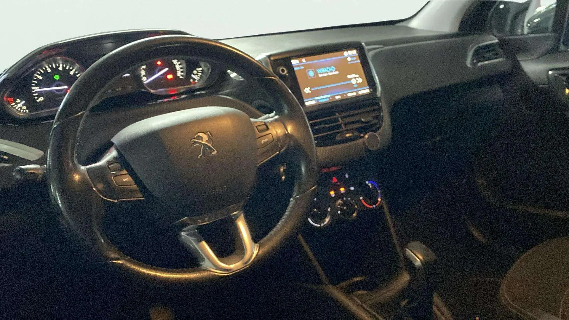 Peugeot 208 Allure 1.2L PureTech - foto 9