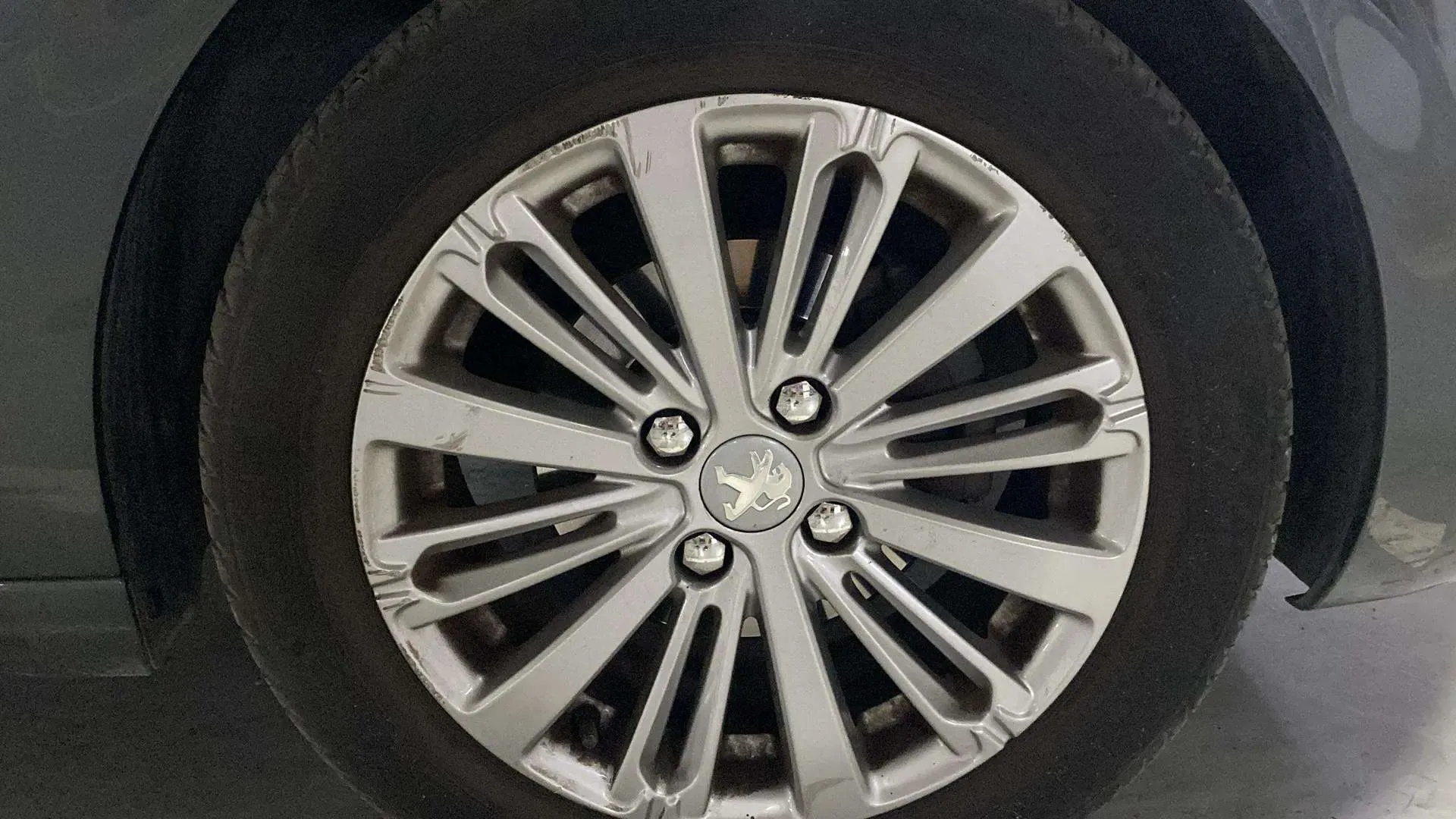 Peugeot 208 Allure 1.2L PureTech - foto 27
