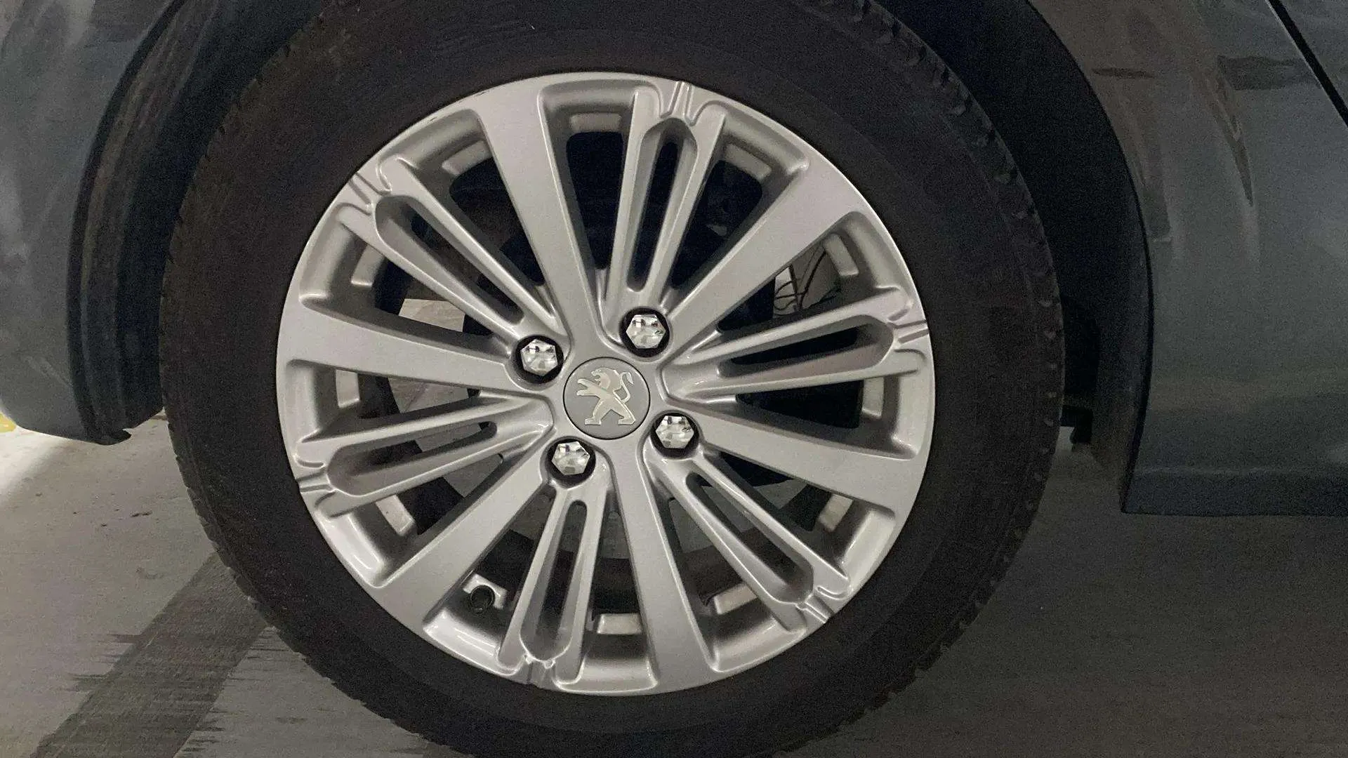 Peugeot 208 Allure 1.2L PureTech - foto 26