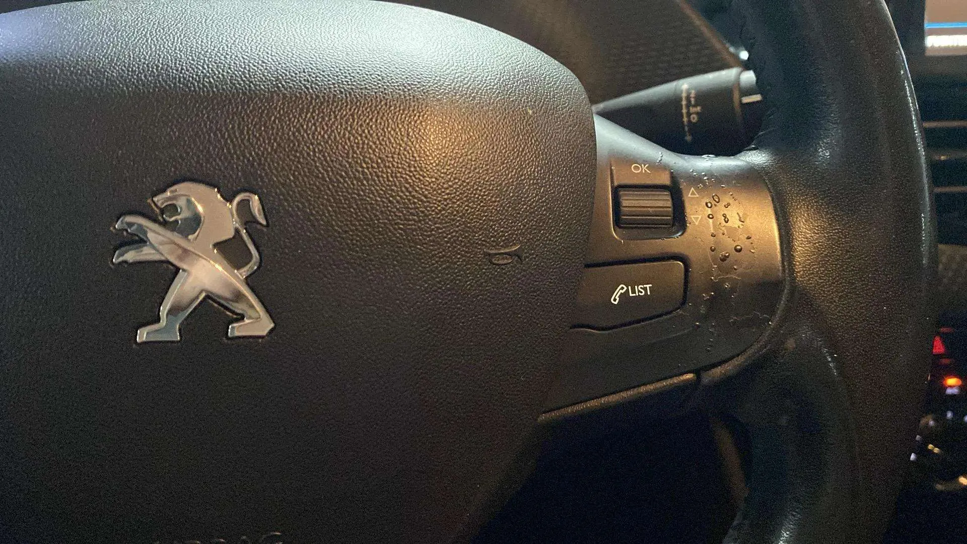 Peugeot 208 Allure 1.2L PureTech - foto 12