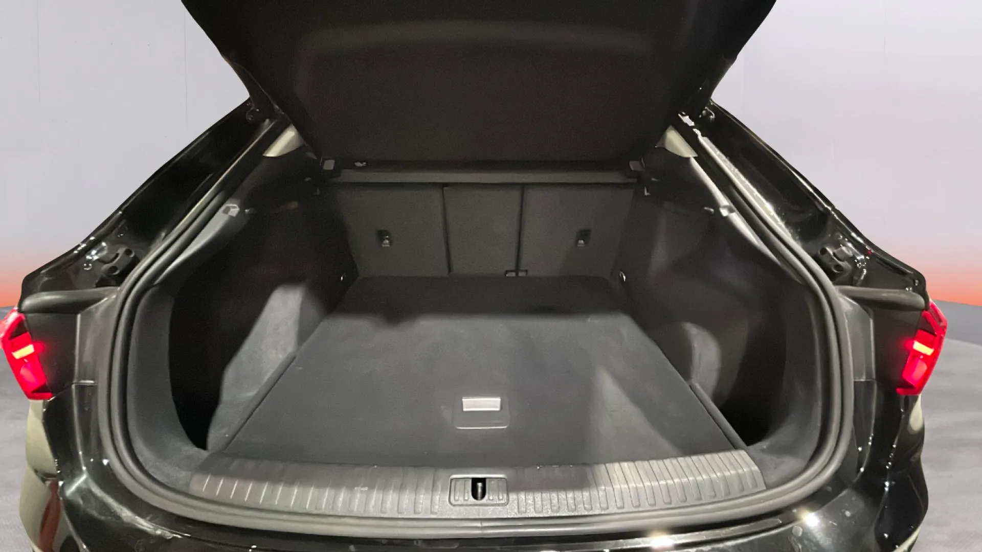 Audi Q3 35 TDI S tronic Black Lim. - foto 23
