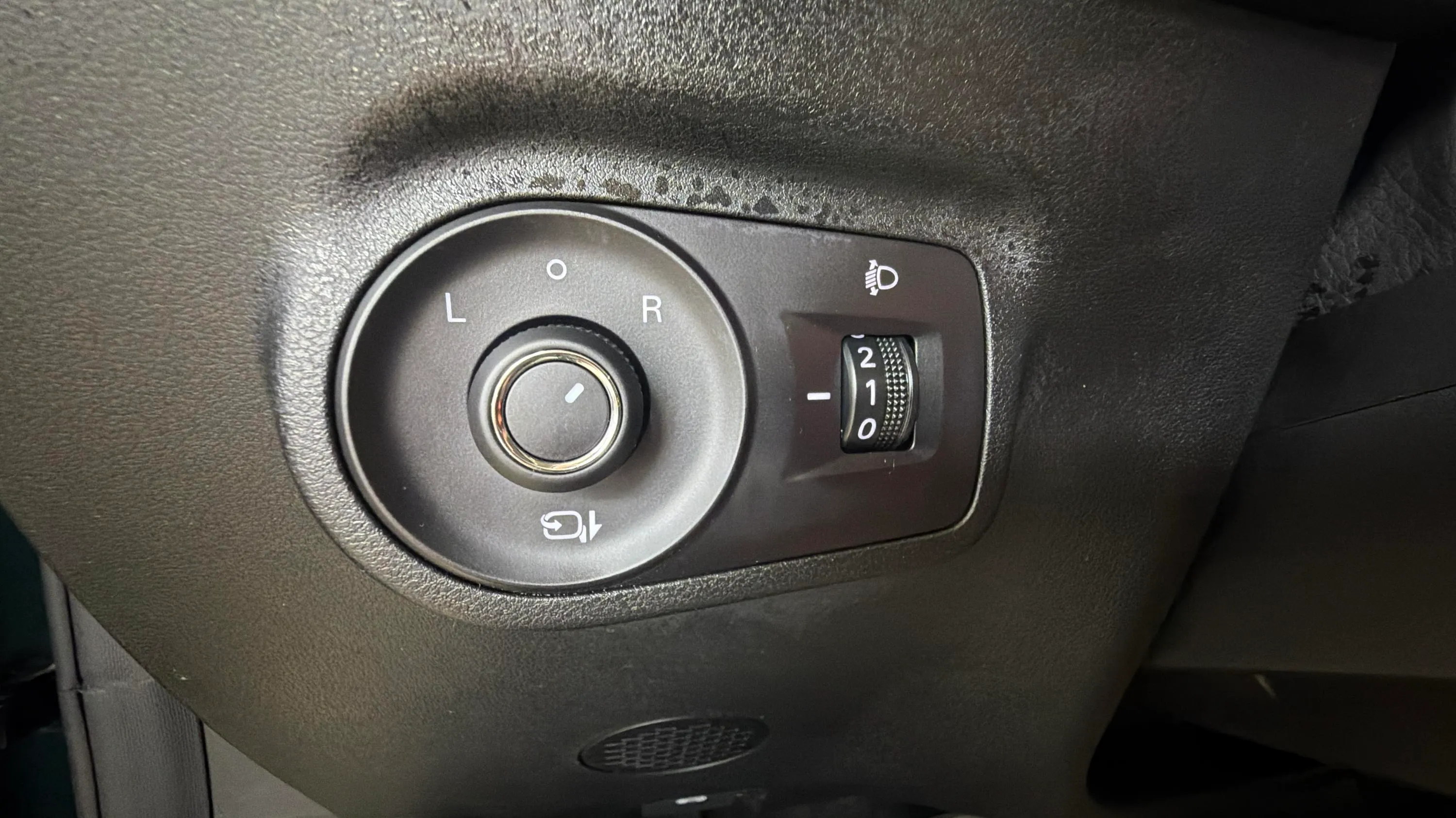 MG ZS Hybrid+ Luxury - foto 19