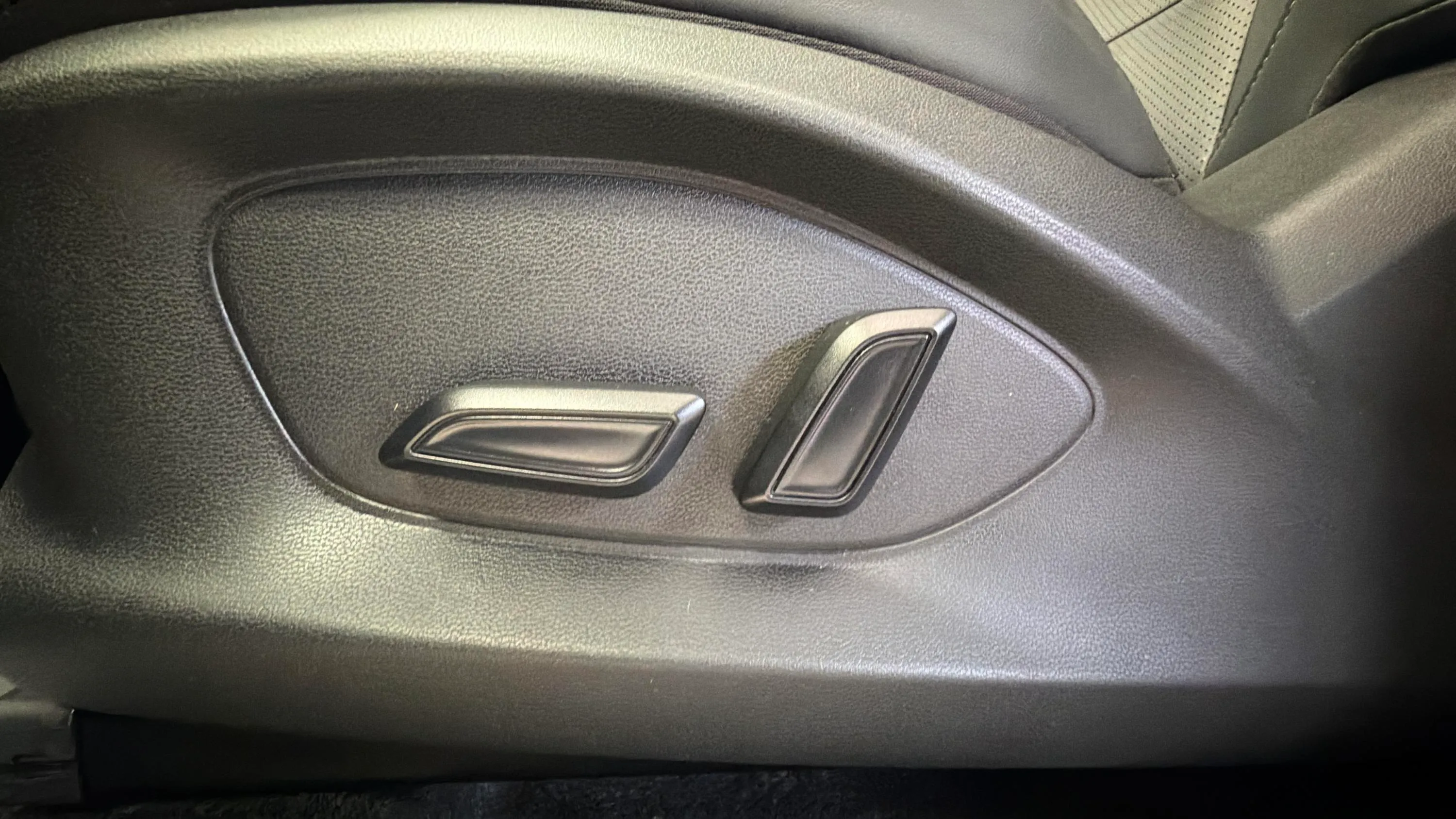MG ZS Hybrid+ Luxury - foto 18