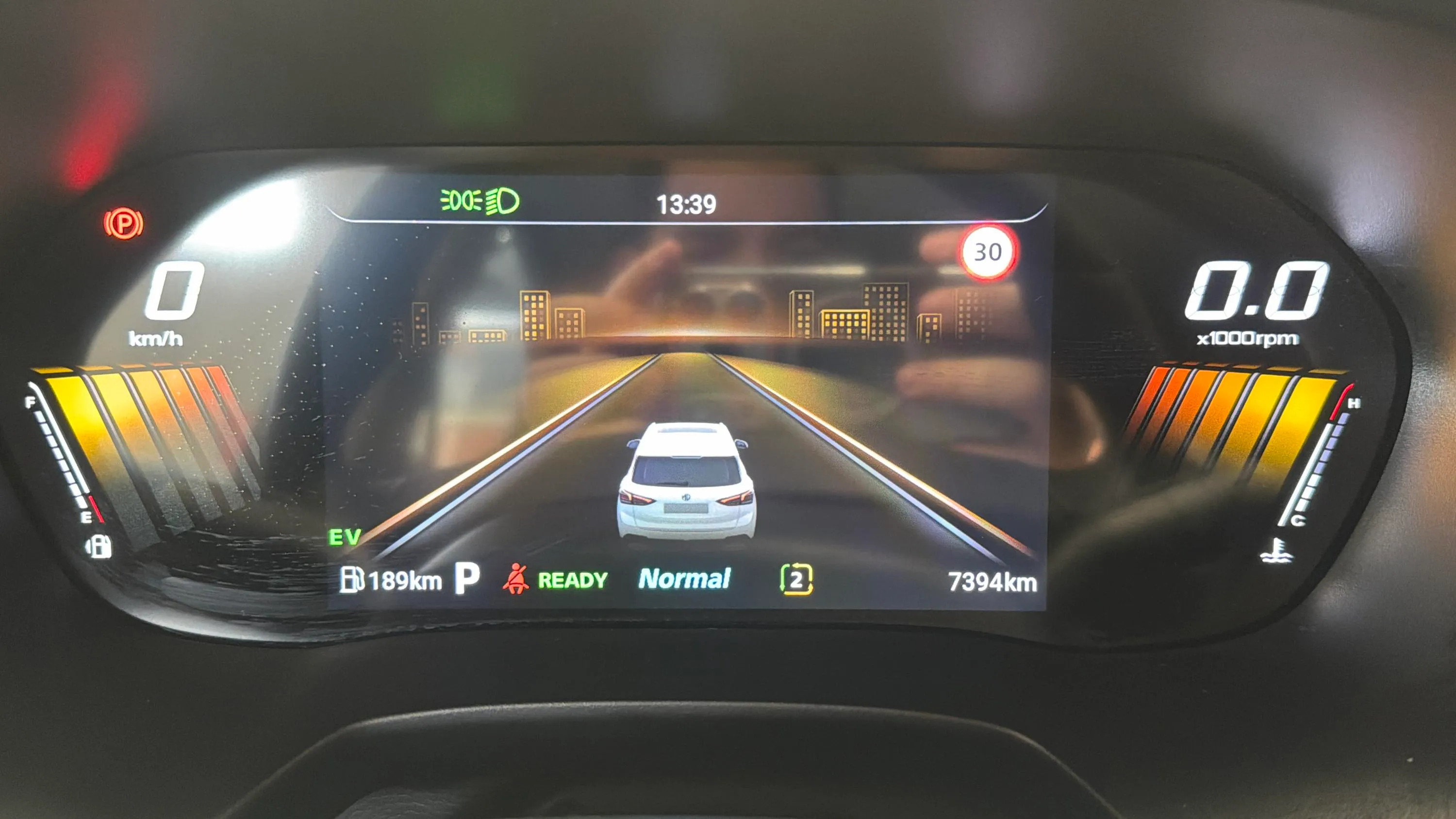 MG ZS Hybrid+ Luxury - foto 12