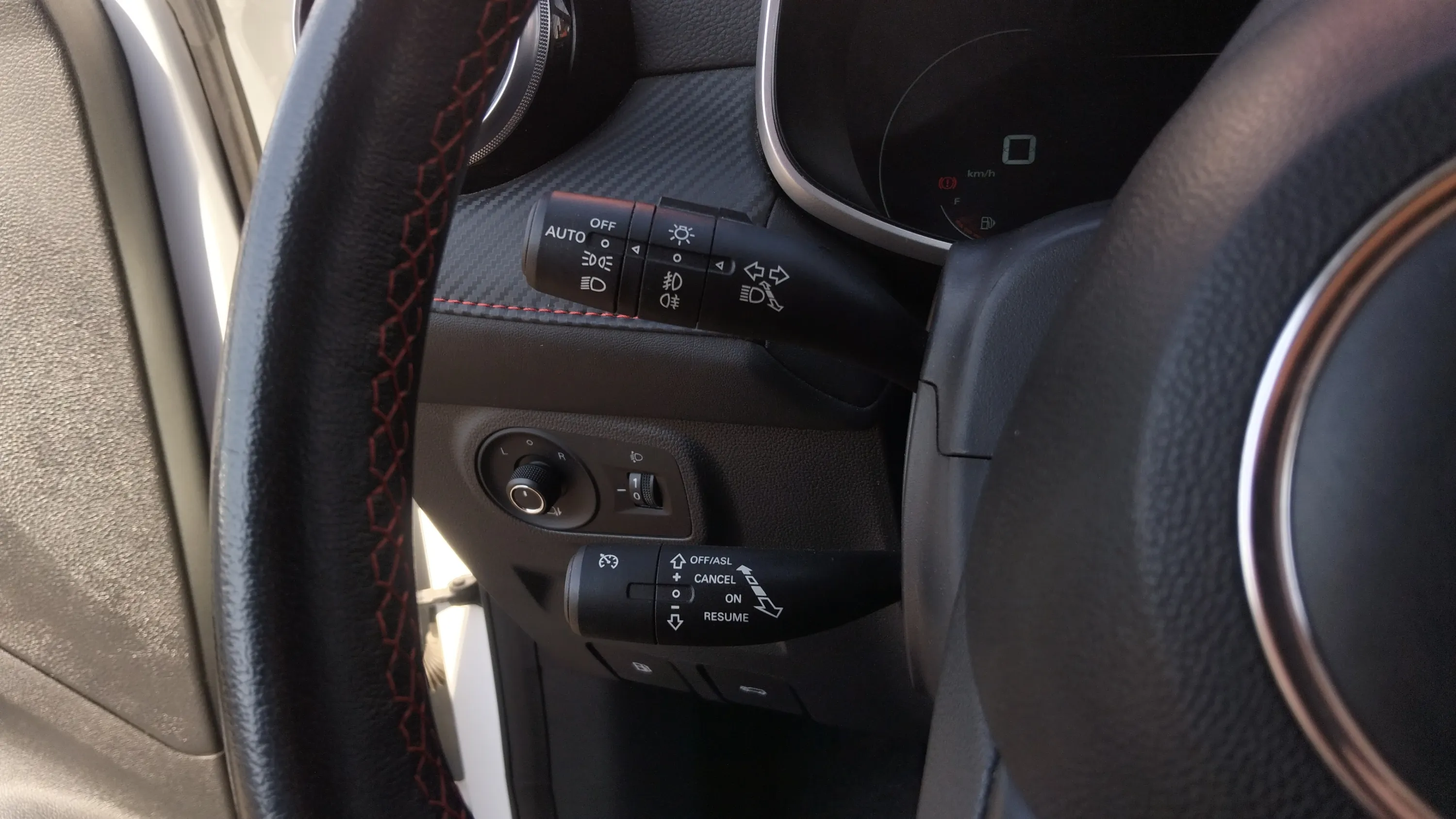 MG ZS 1.5 Luxury - foto 18