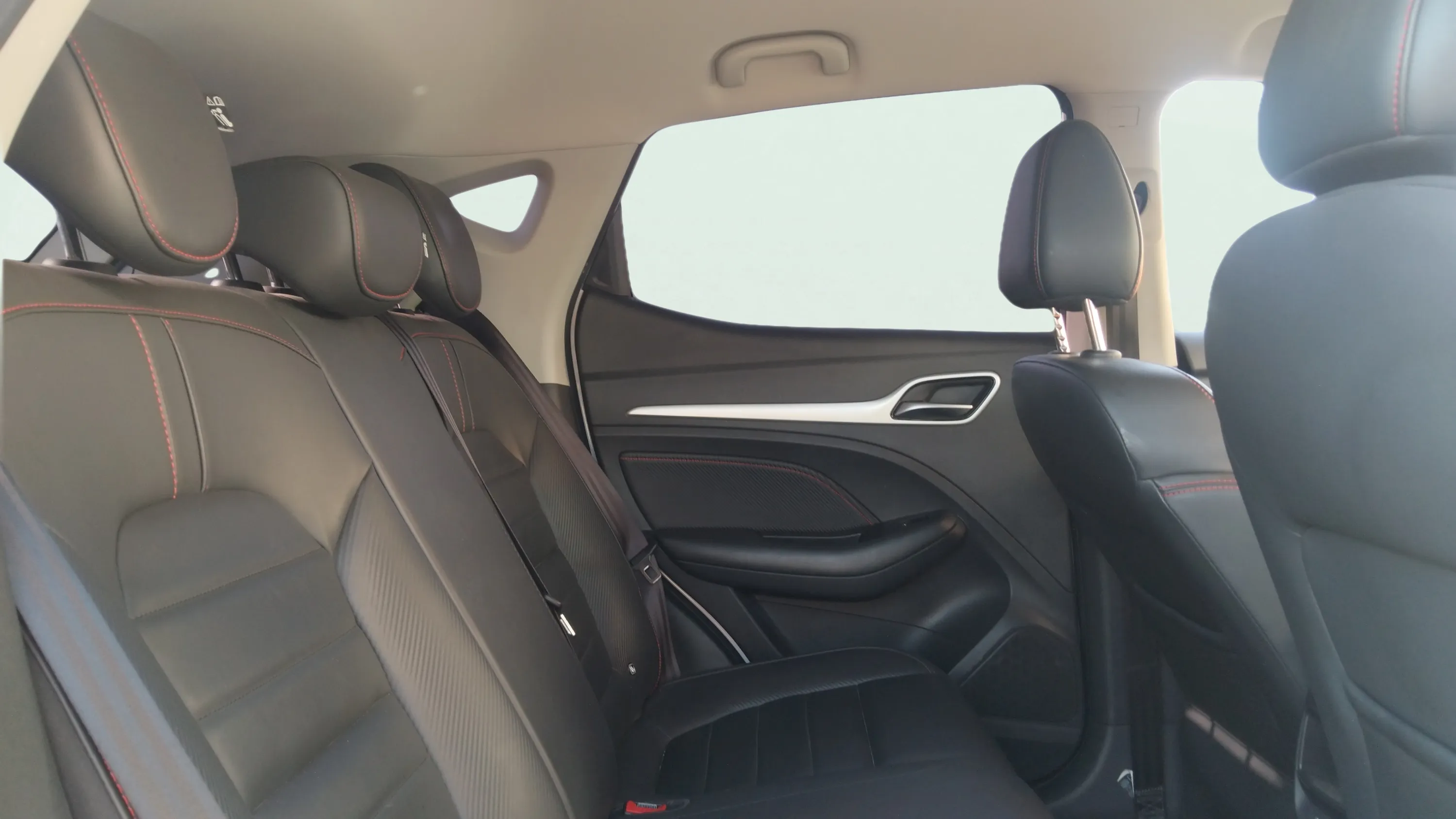 MG ZS 1.5 Luxury - foto 15