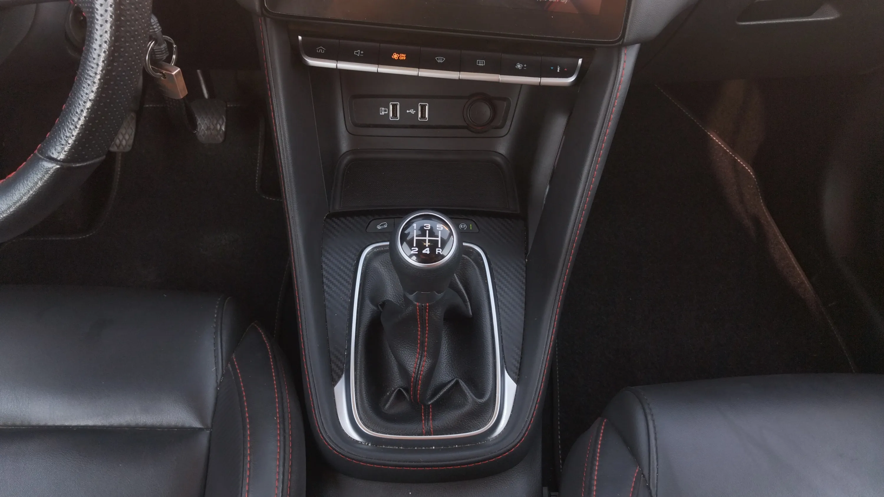 MG ZS 1.5 Luxury - foto 13