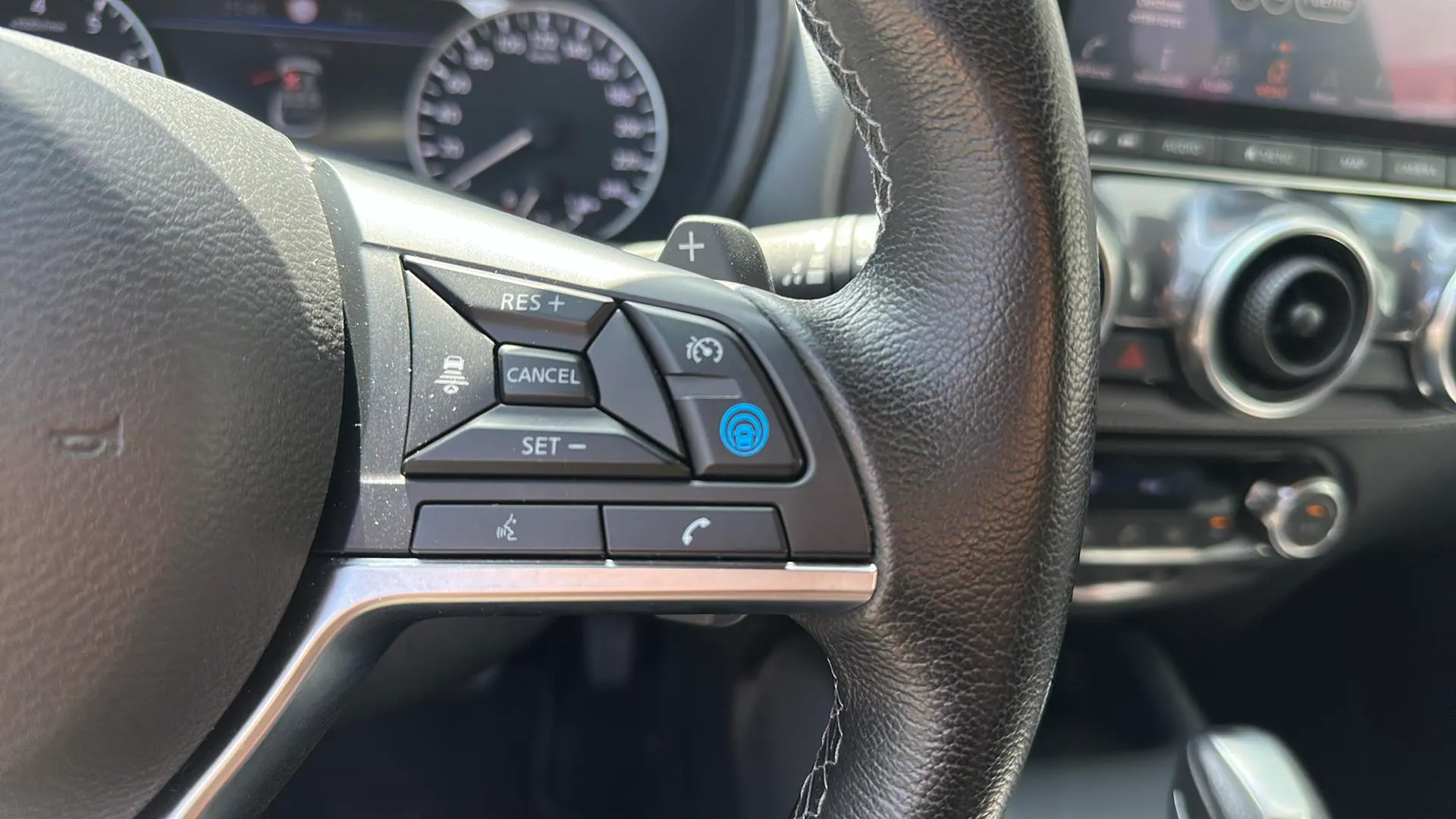 Nissan Juke DIG-T DCT Tekna - foto 14