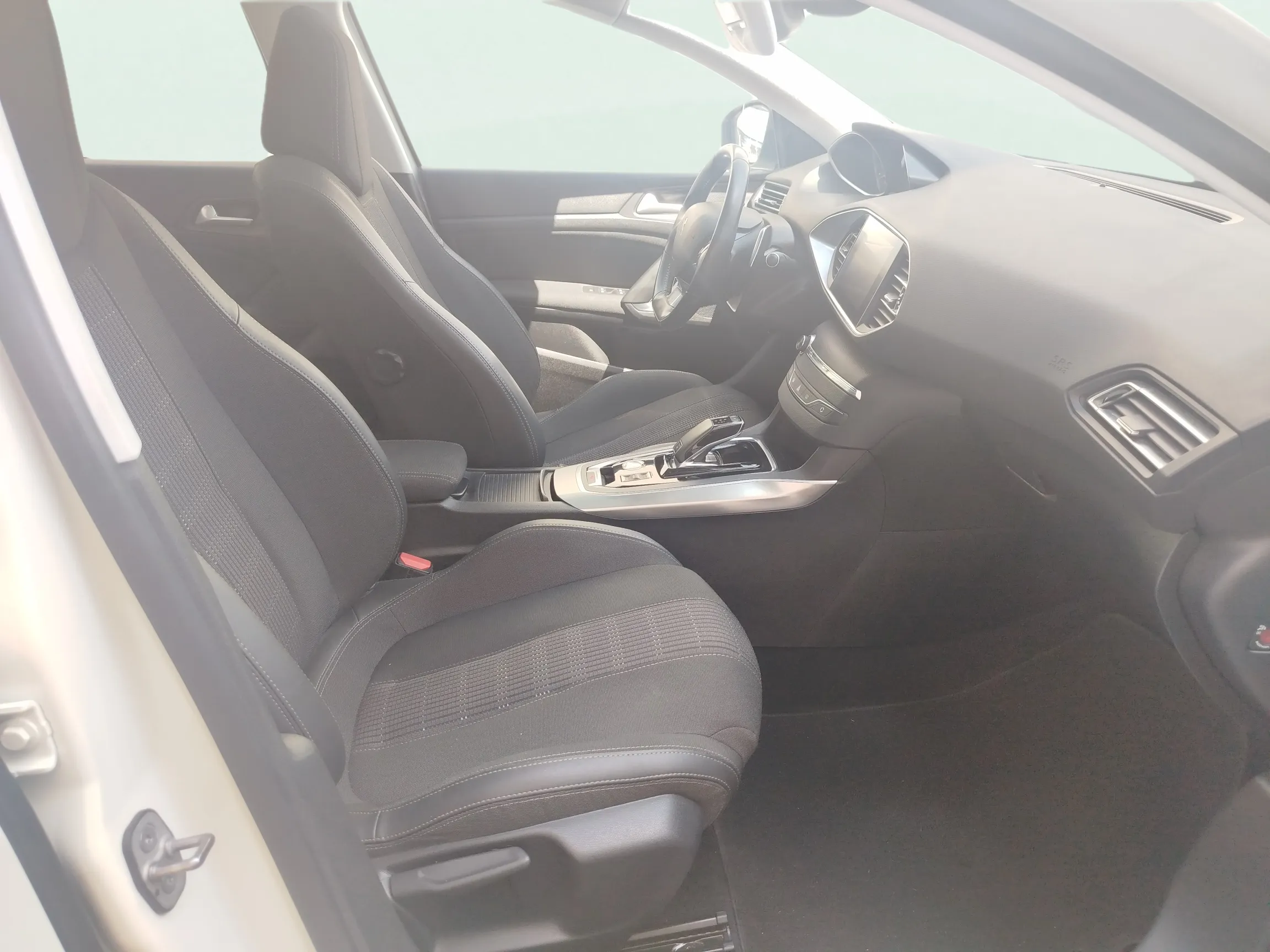 Peugeot 308 Allure Pack PureTech 130 EAT8 - foto 17