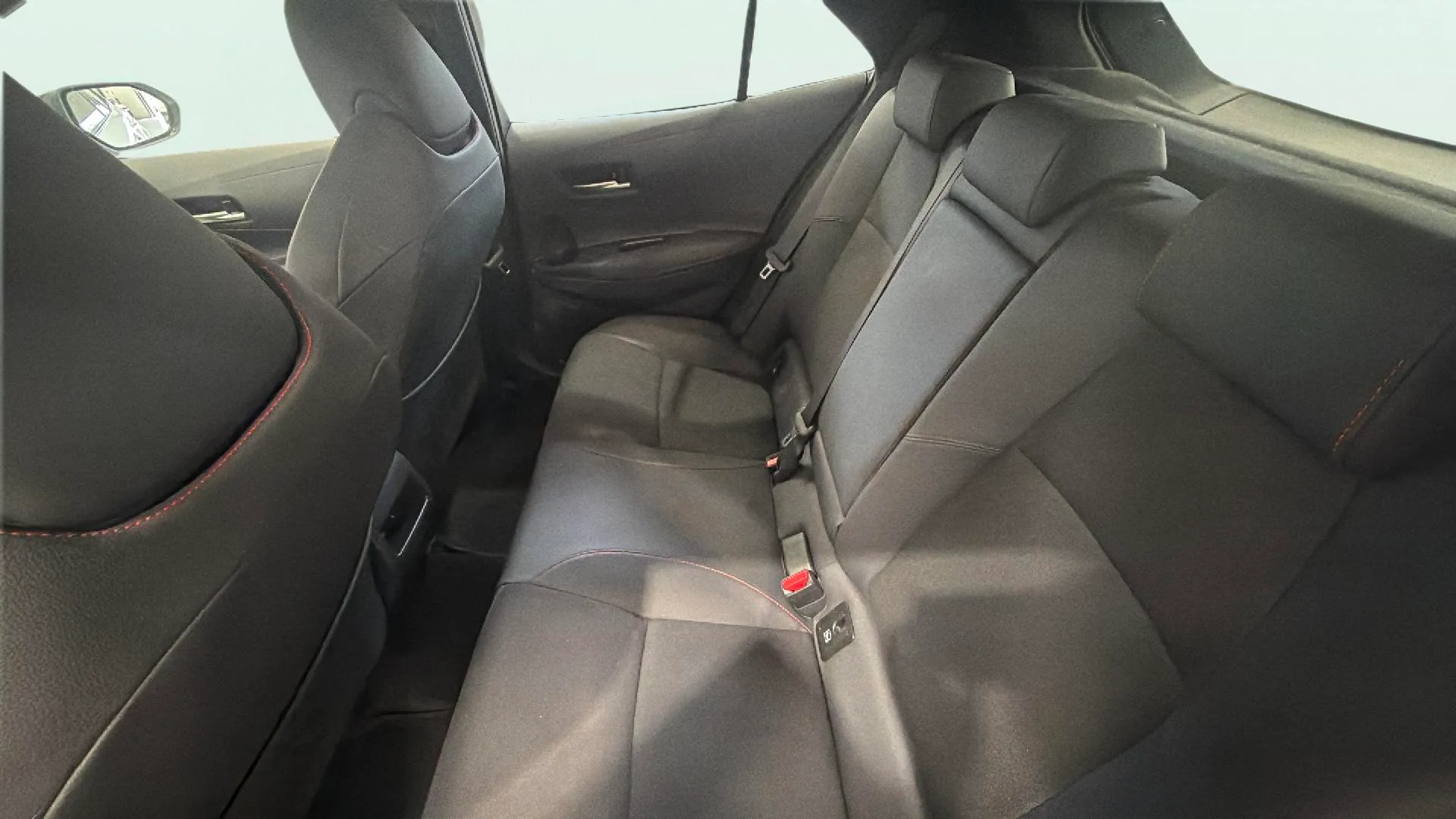 Toyota Corolla 140H Style Edition Touring Sport - foto 21