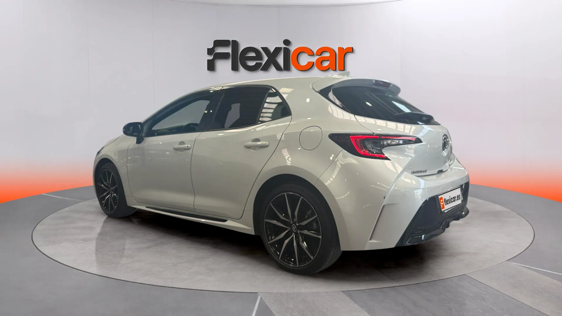 Toyota Corolla 140H Style Edition Touring Sport - foto 4