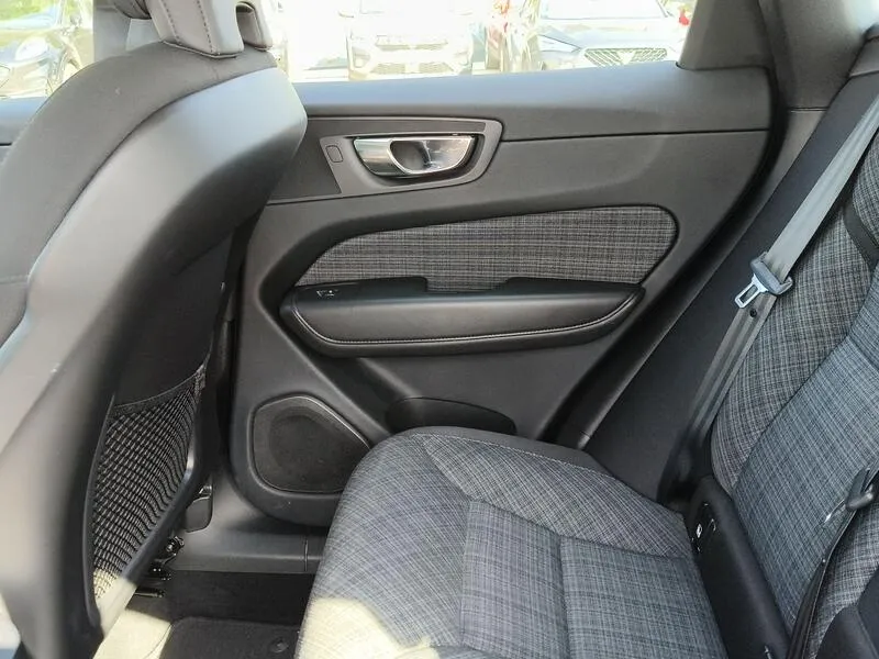 Volvo XC60 2.0 B4 D Core - foto 35