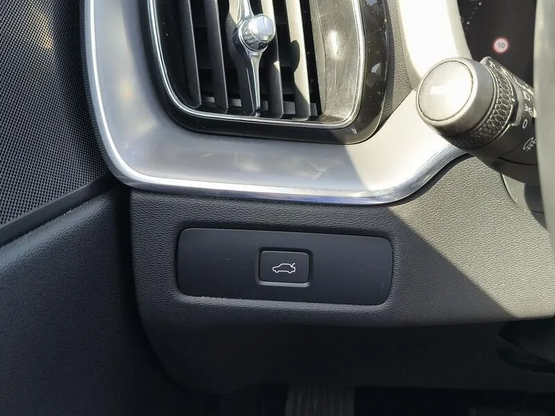 Volvo XC60 2.0 B4 D Core - foto 30