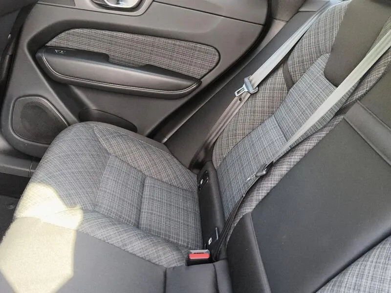 Volvo XC60 2.0 B4 D Core - foto 36