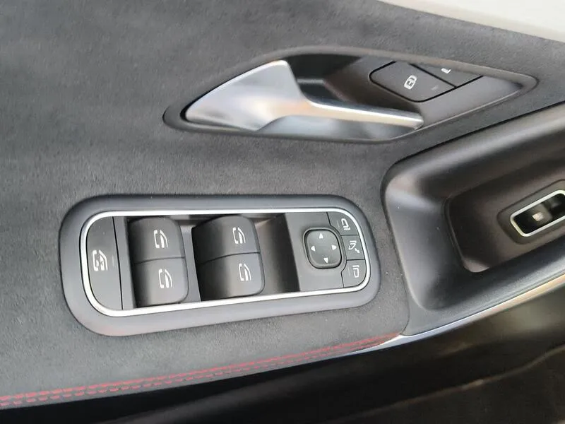 Mercedes-Benz Clase C 250e - foto 29