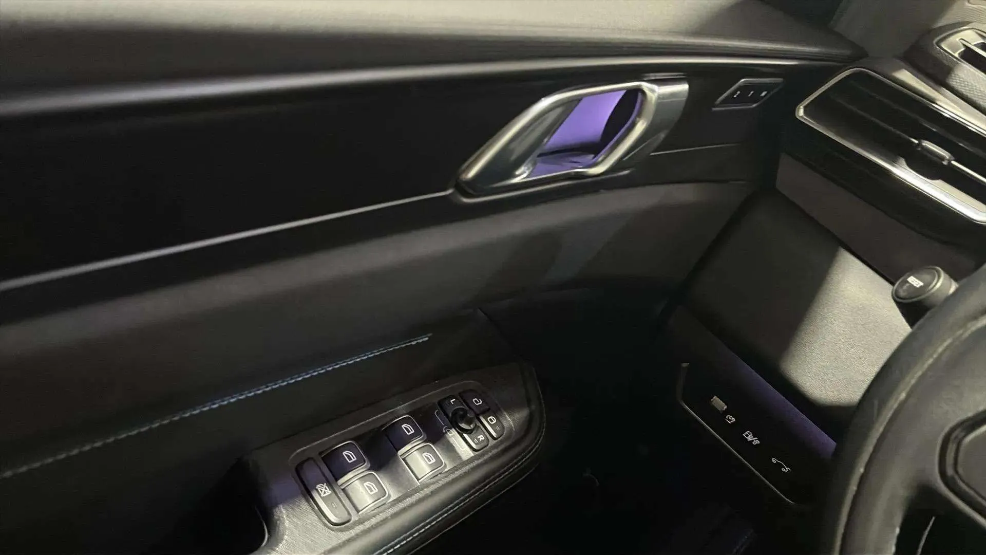 Lynk & Co 01 1.5 PHEV 3. - foto 15