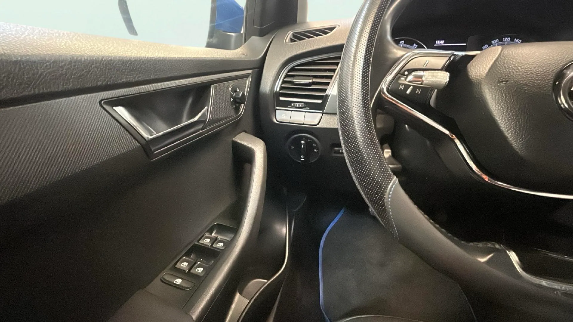 Škoda Fabia 1.0 TSI Ambition - foto 18