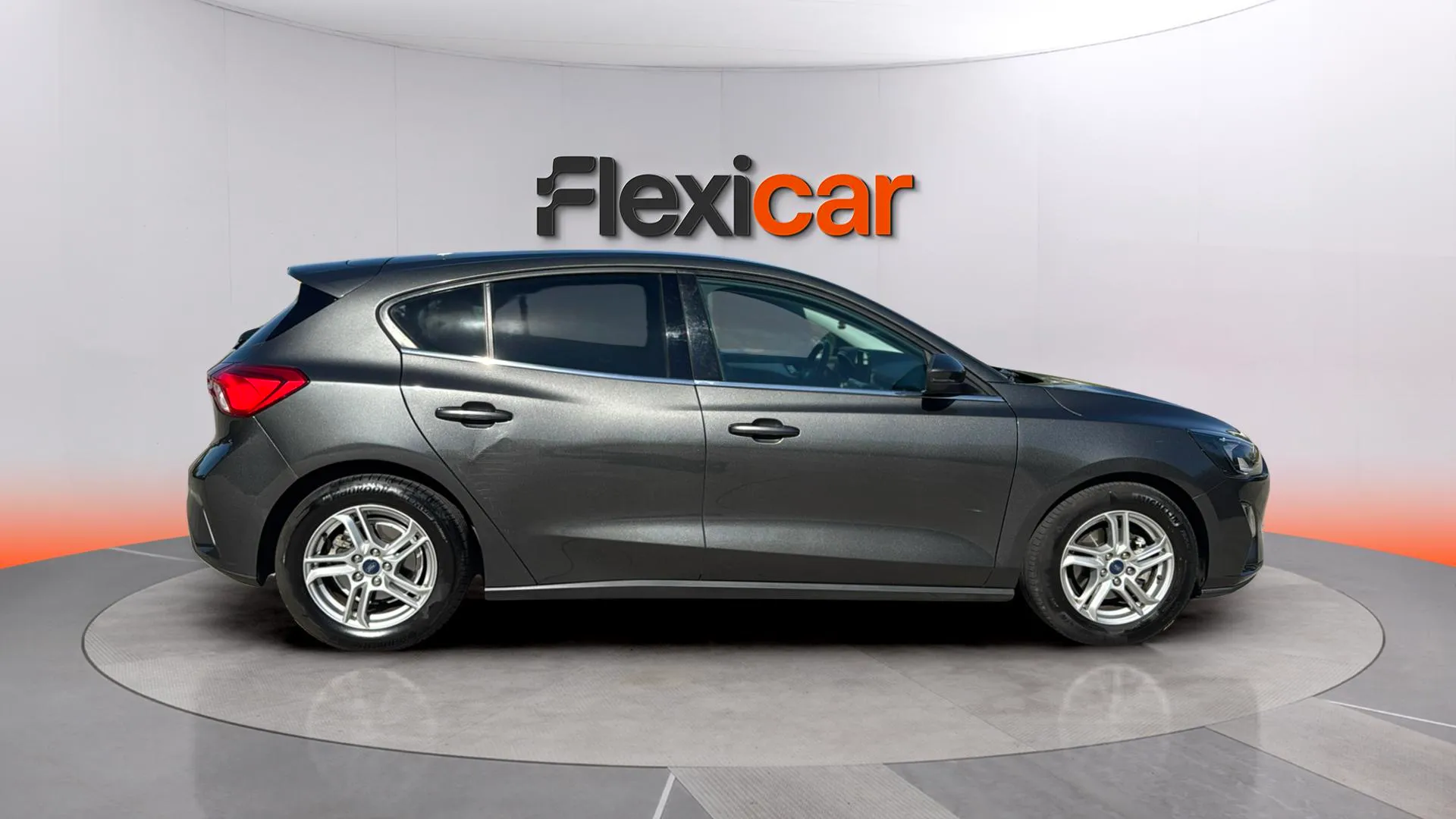 Ford Focus 1.0 EcoBoost Trend - foto 8