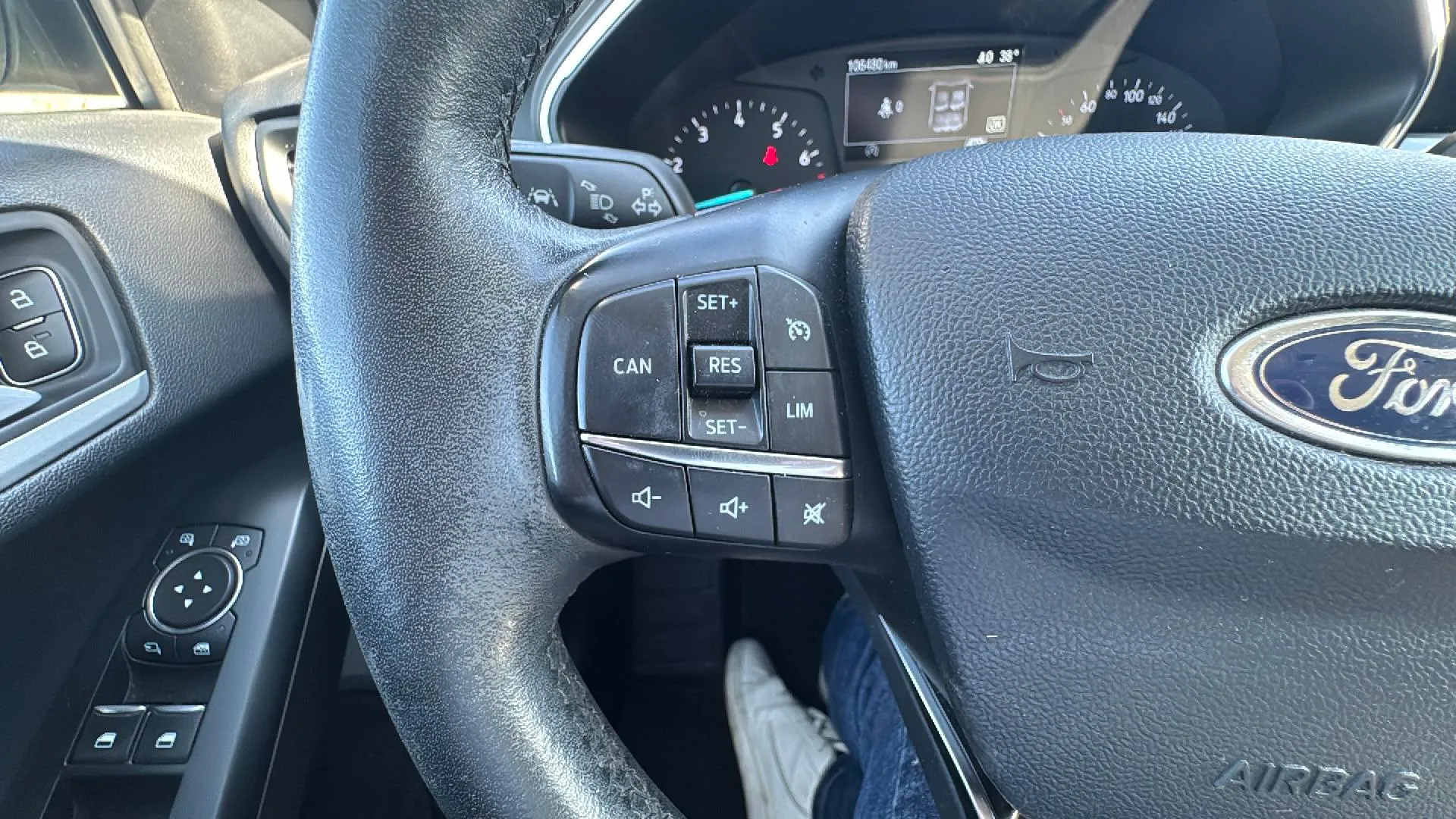 Ford Focus 1.0 EcoBoost Trend - foto 13