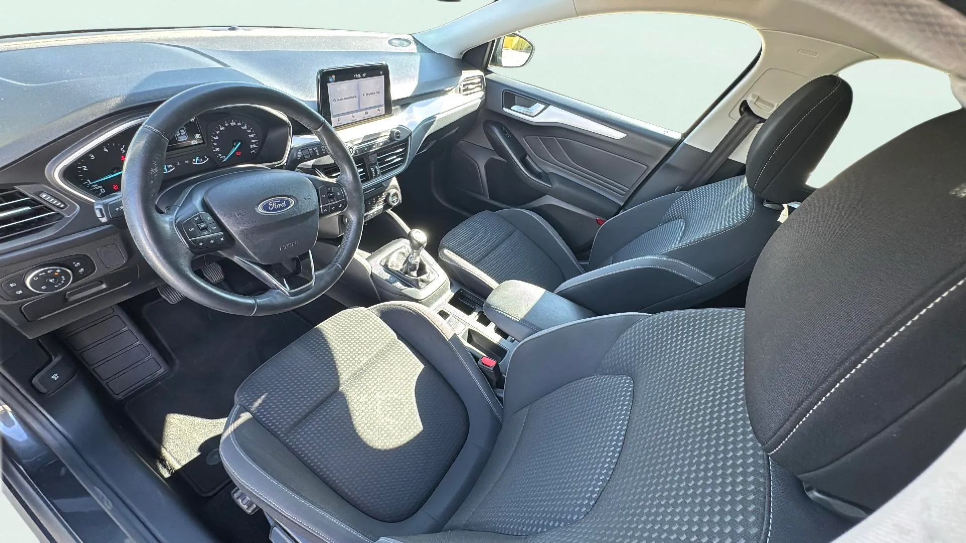 Ford Focus 1.0 EcoBoost Trend - foto 9