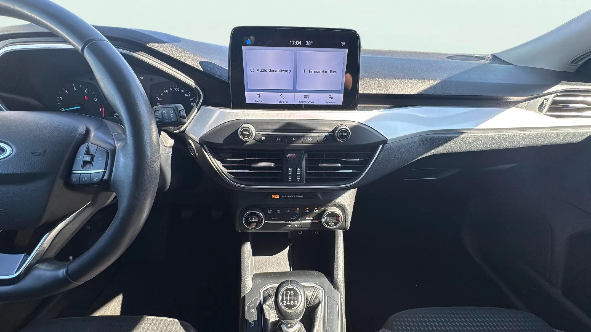 Ford Focus 1.0 EcoBoost Trend - foto 11