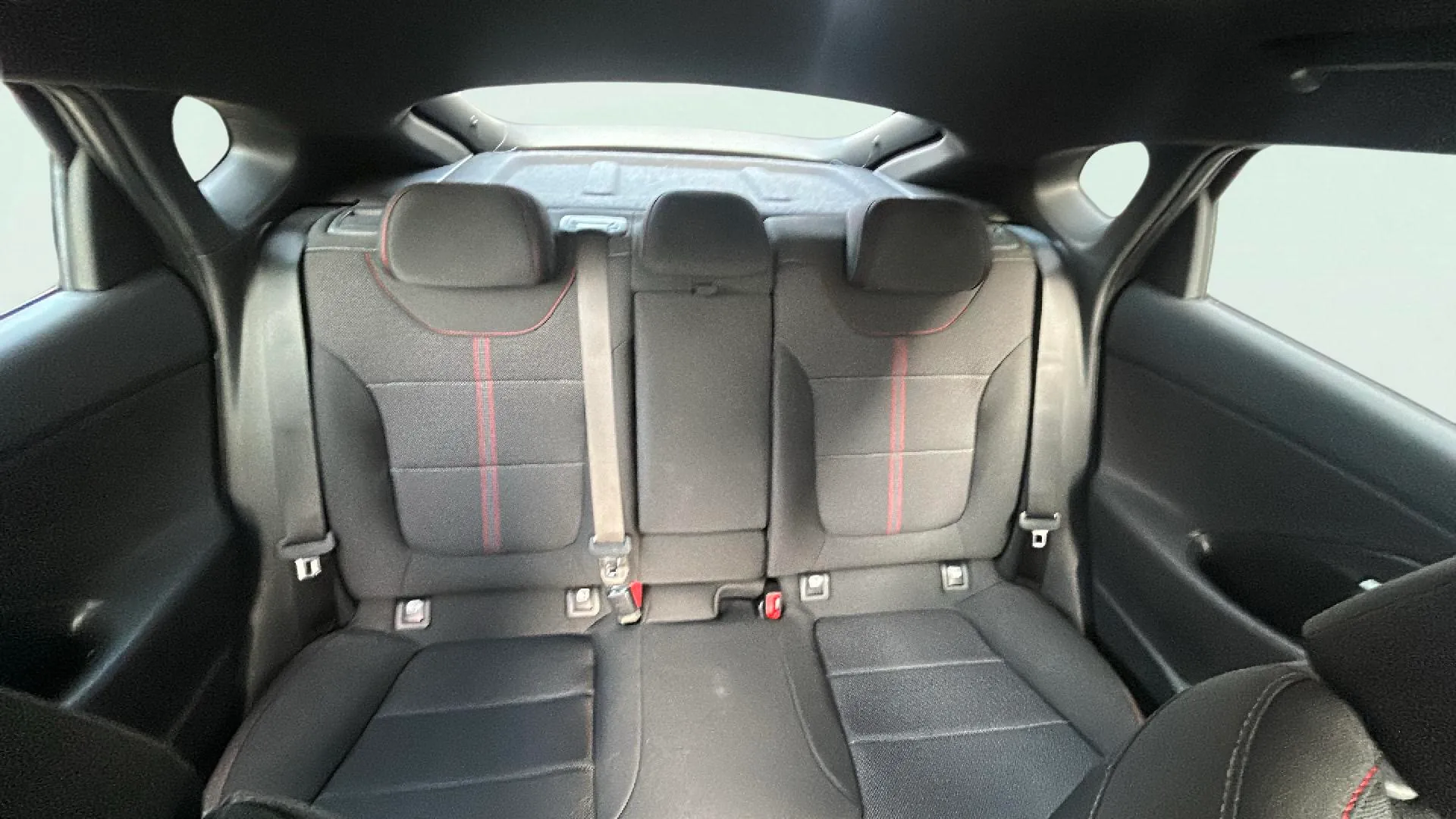 Hyundai i30 1.5 T-GDi 48V N Line Fastback DCT - foto 15