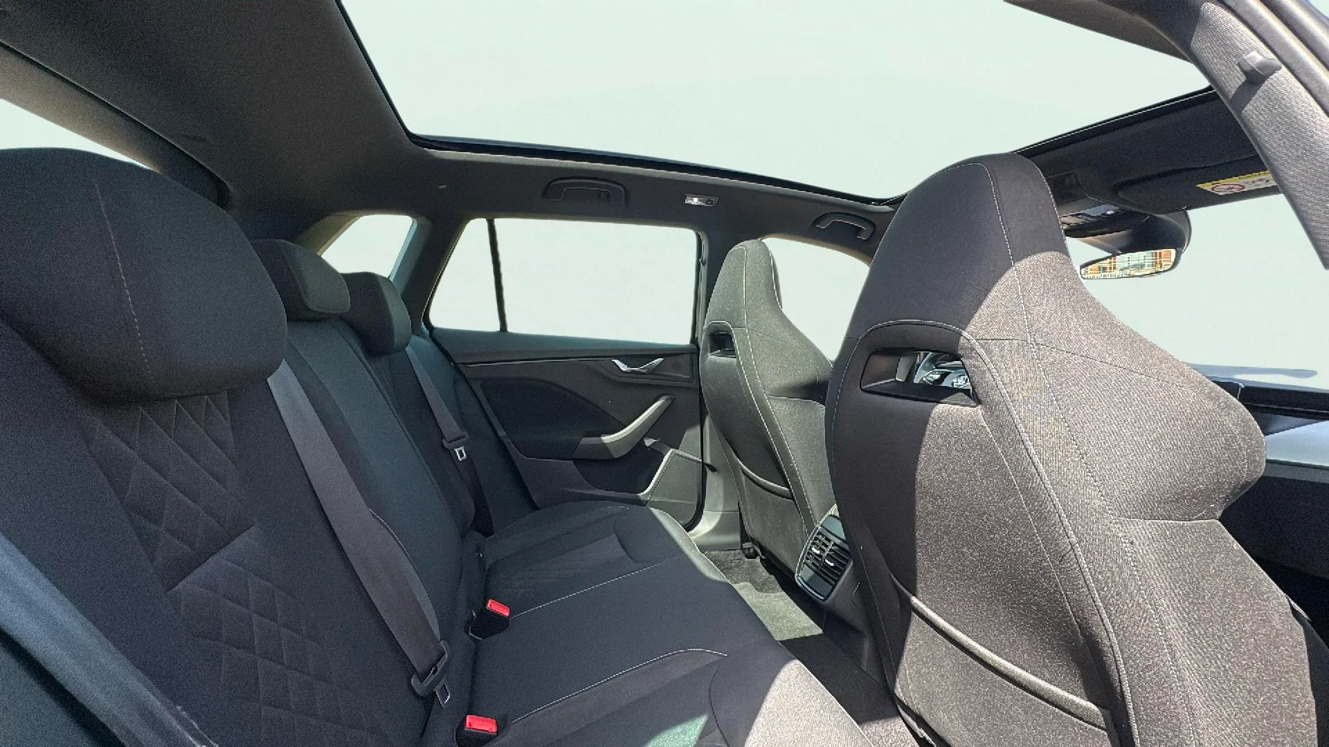 Škoda Kamiq 1.0 TSI Active - foto 19