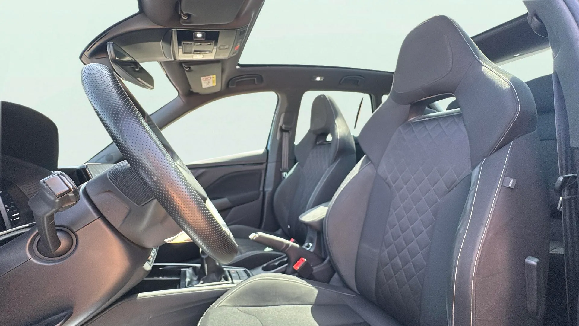 Škoda Kamiq 1.0 TSI Active - foto 17