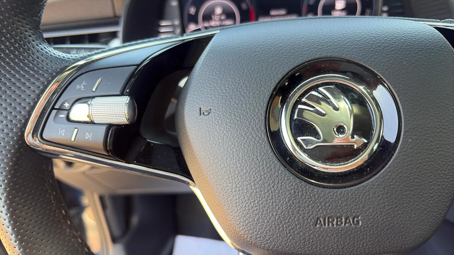 Škoda Kamiq 1.0 TSI Active - foto 11