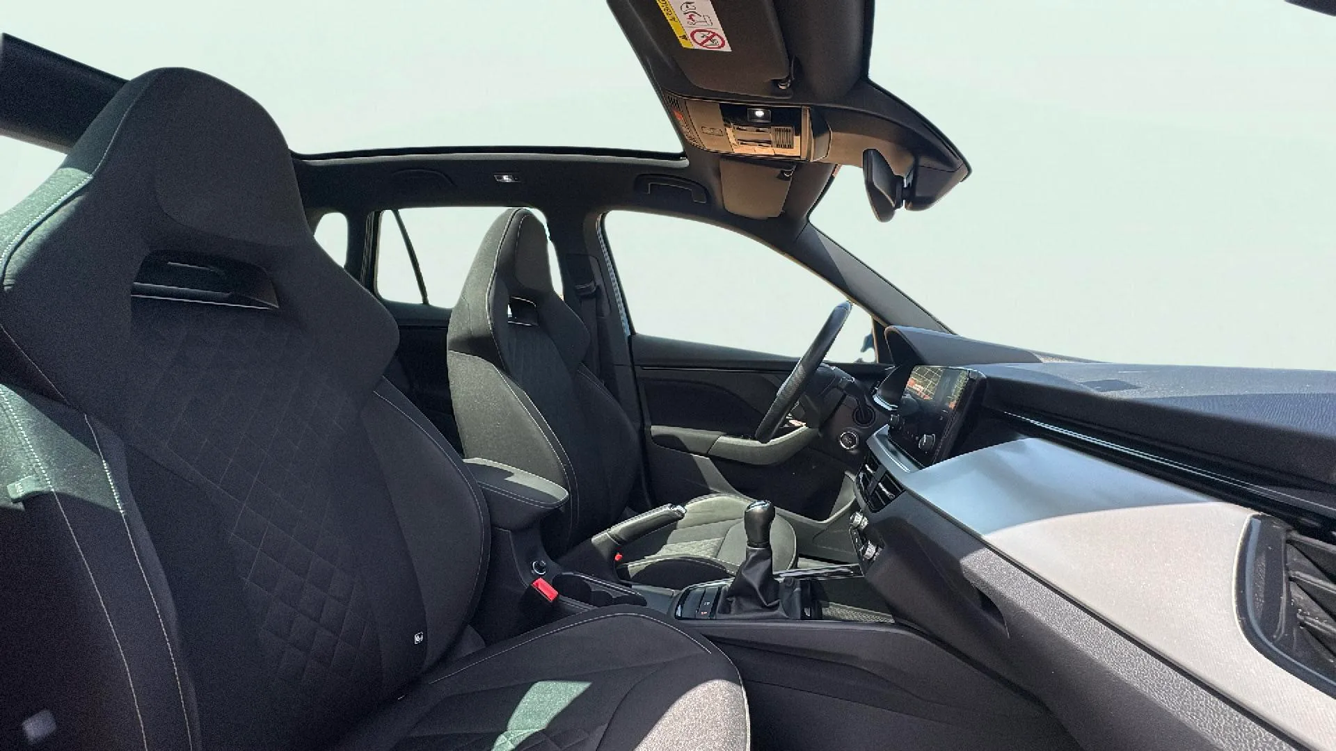 Škoda Kamiq 1.0 TSI Active - foto 18