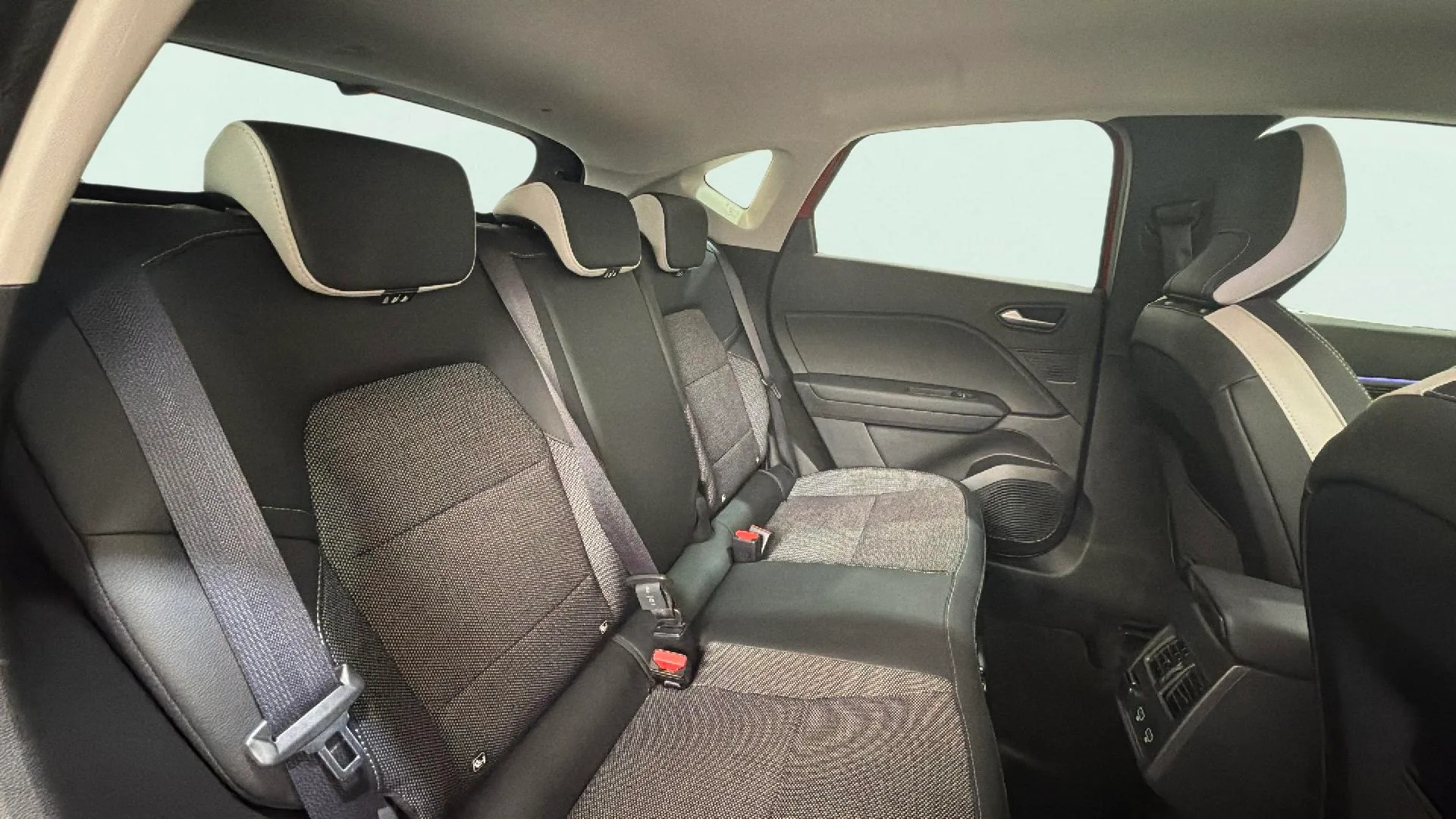 Renault Captur evolution E-Tech full hybr - foto 24