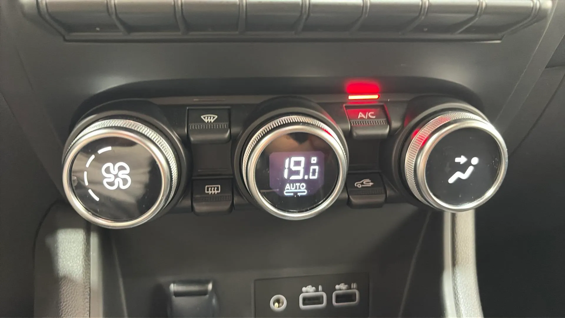 Renault Captur evolution E-Tech full hybr - foto 17