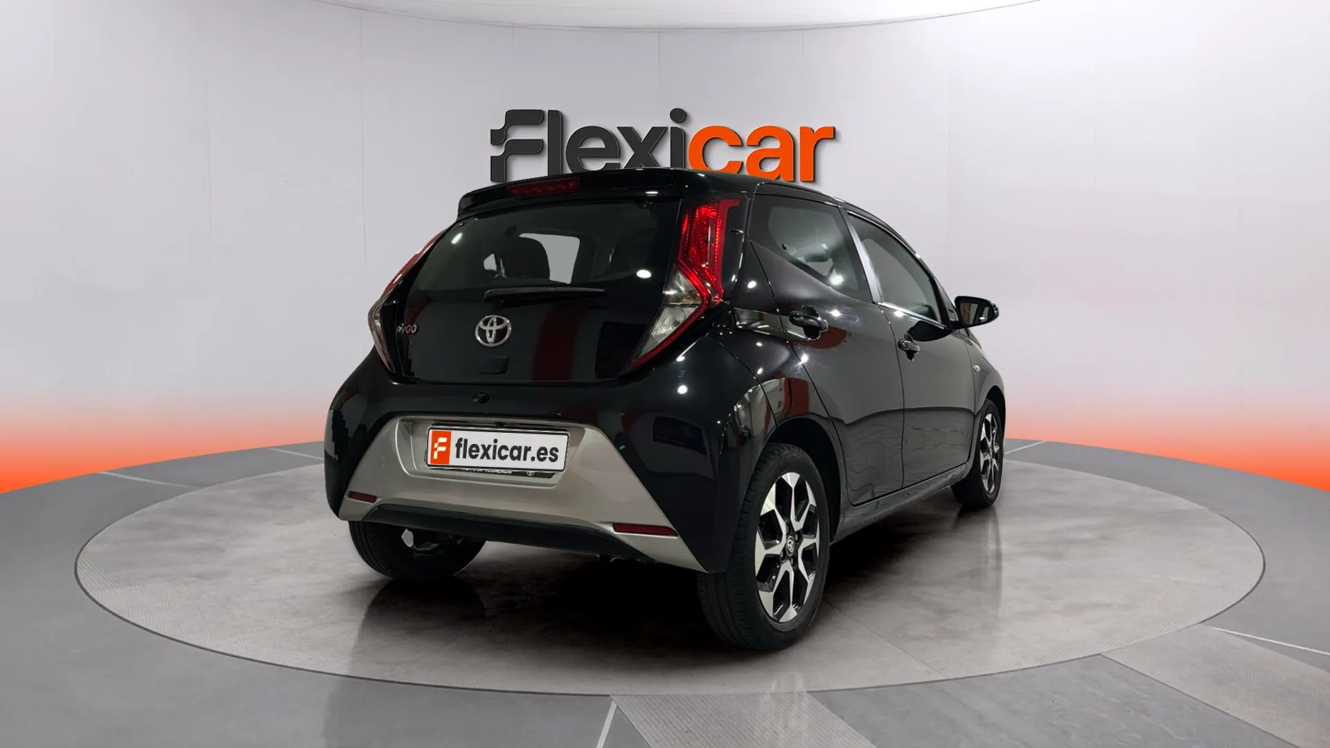 Toyota Aygo 1.0 70 x-play - foto 7