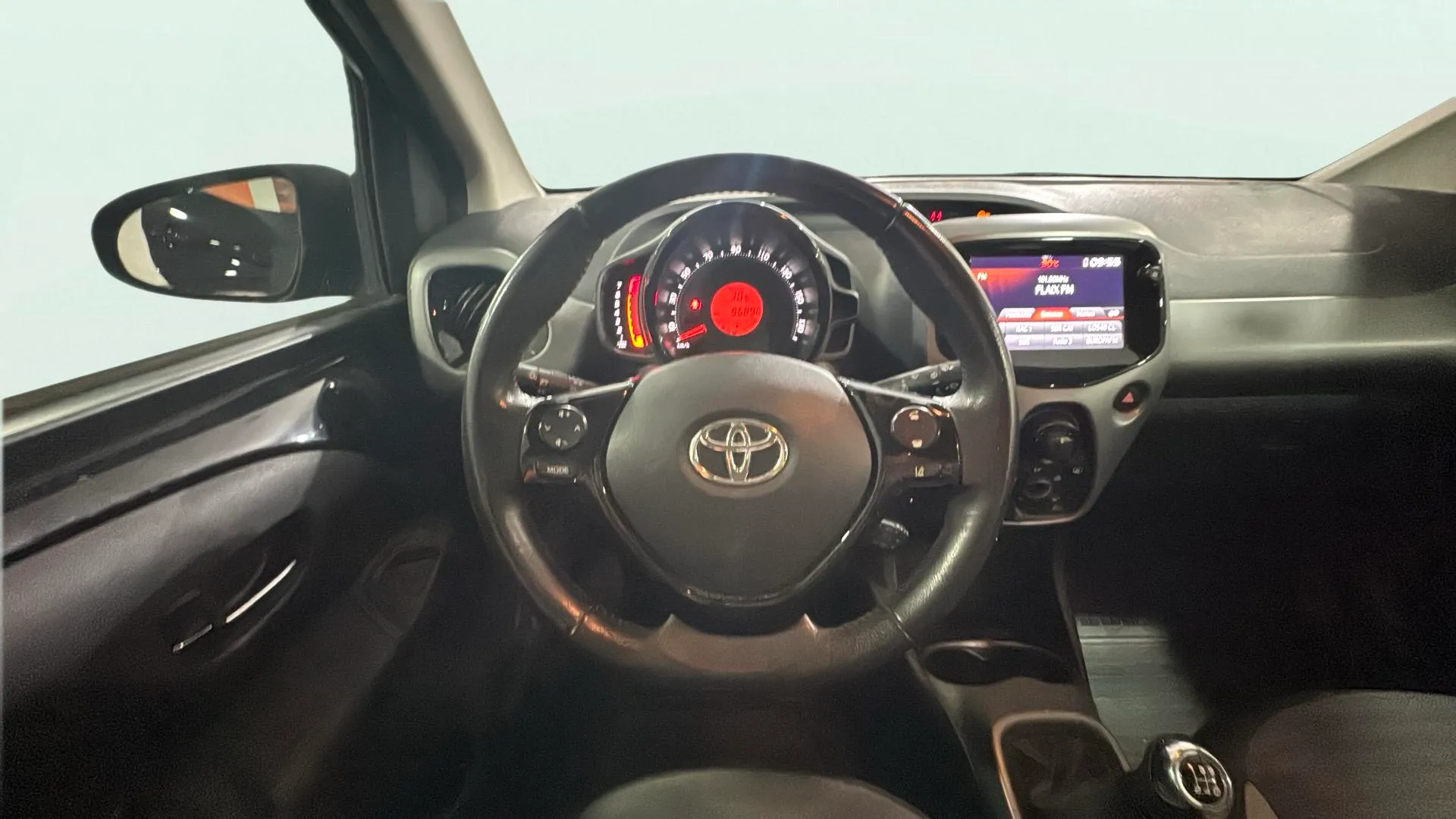 Toyota Aygo 1.0 70 x-play - foto 10