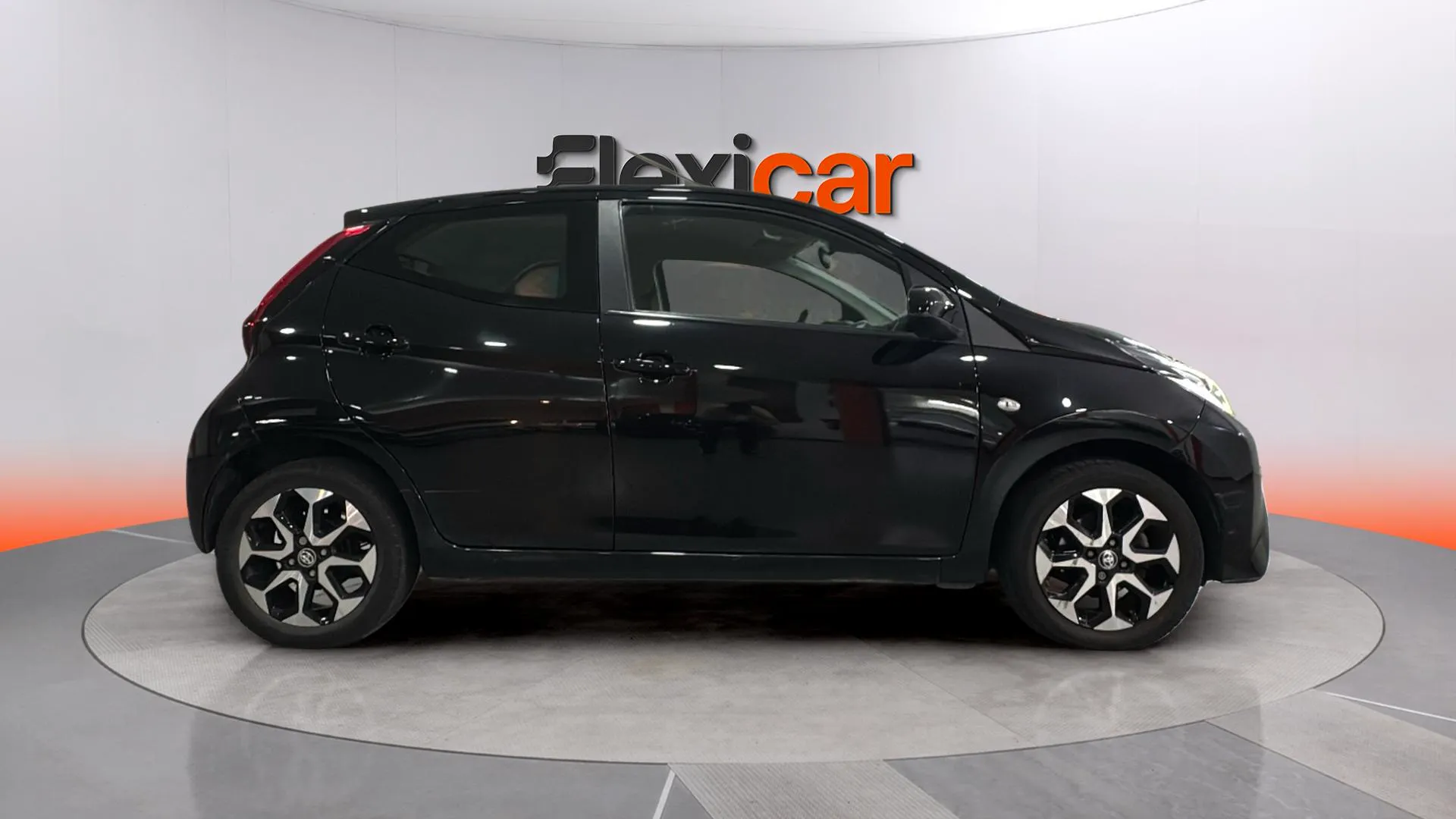 Toyota Aygo 1.0 70 x-play - foto 8