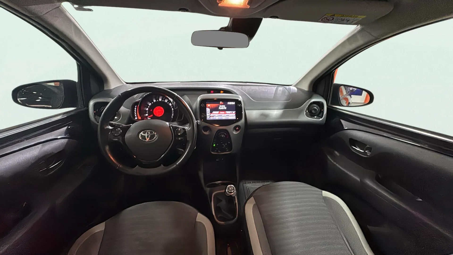 Toyota Aygo 1.0 70 x-play - foto 9