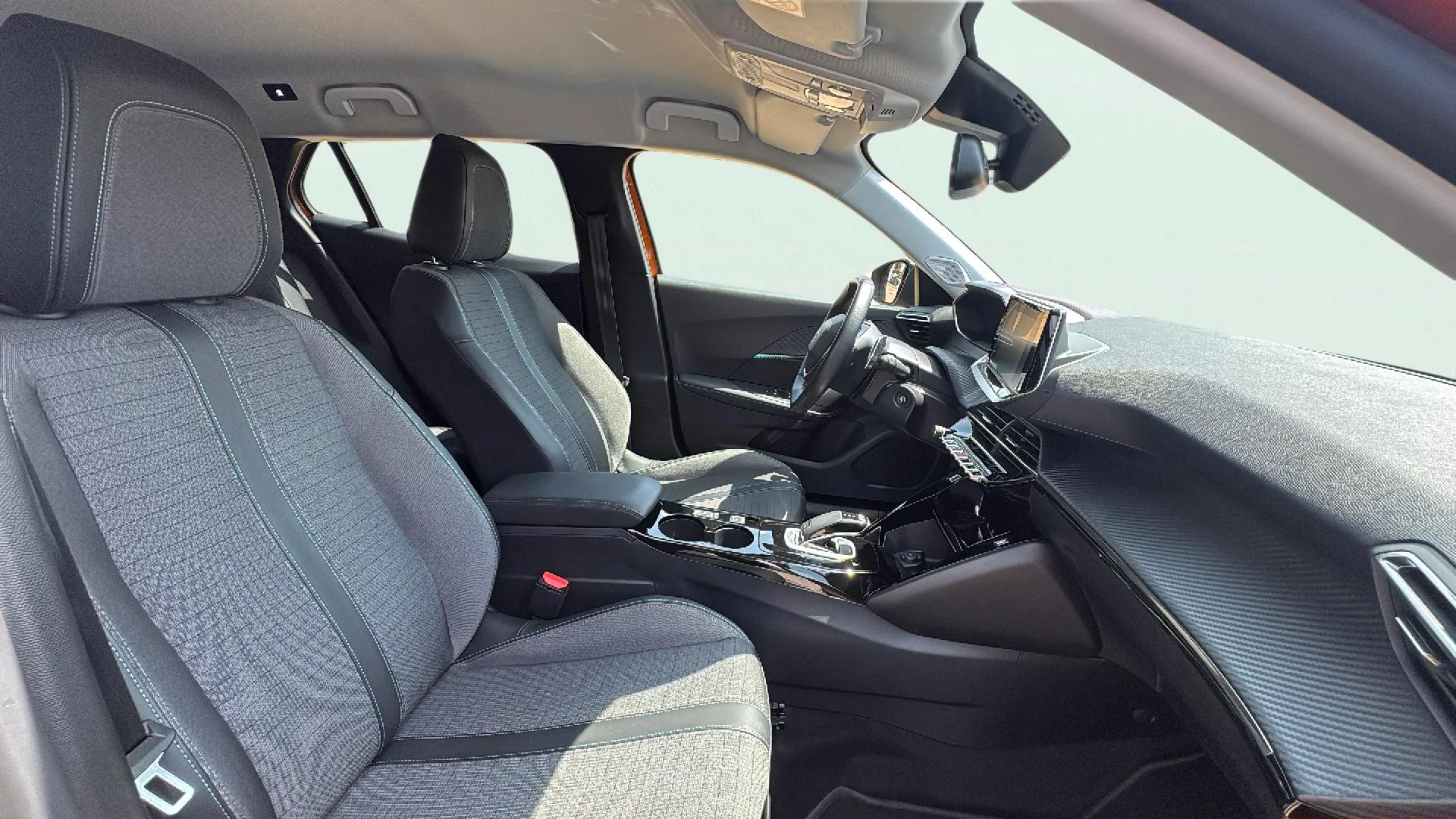 Peugeot 2008 Allure BlueHDi 130 EAT8 - foto 17