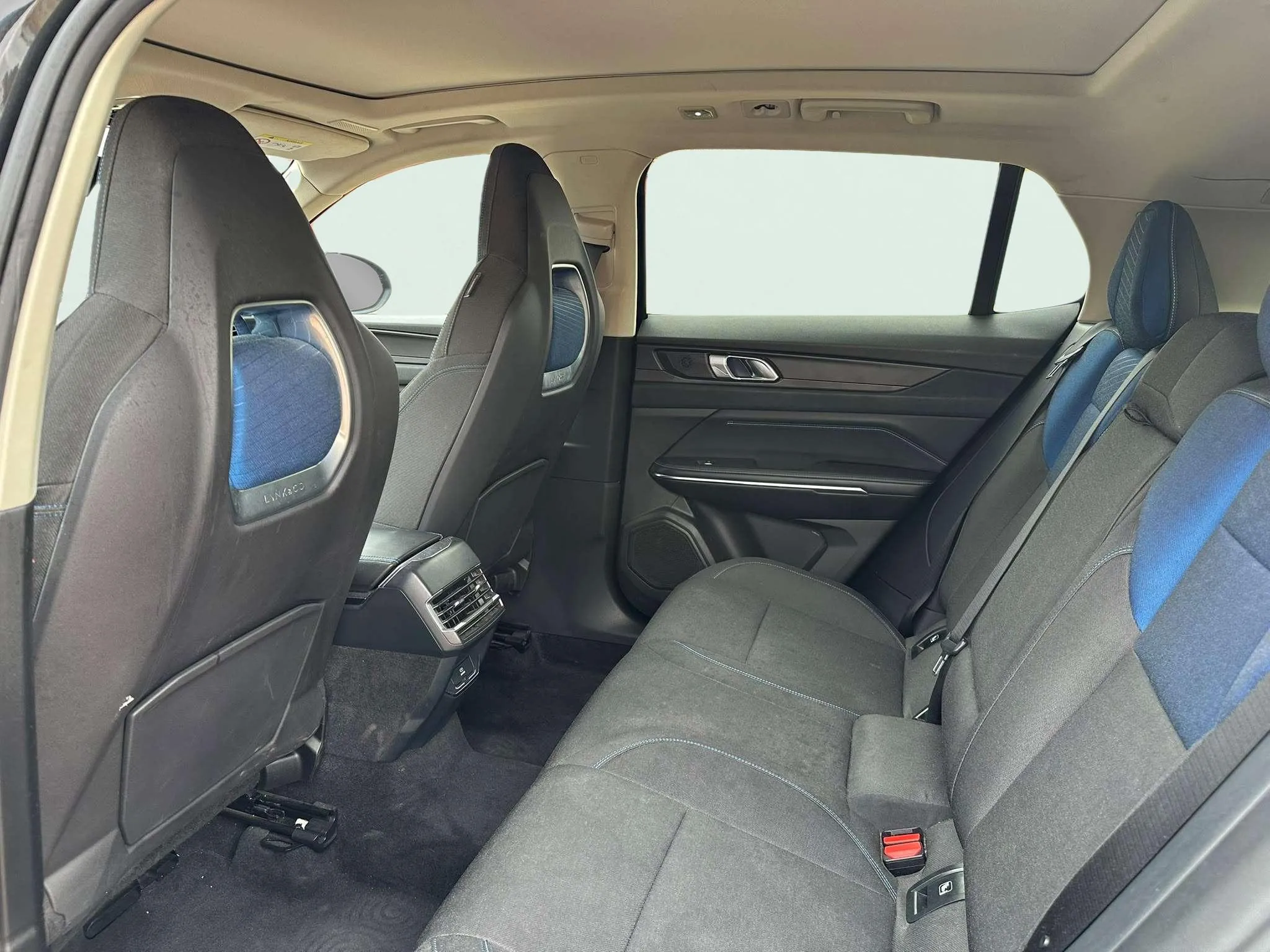 Lynk & Co 01 1.5 PHEV - foto 15