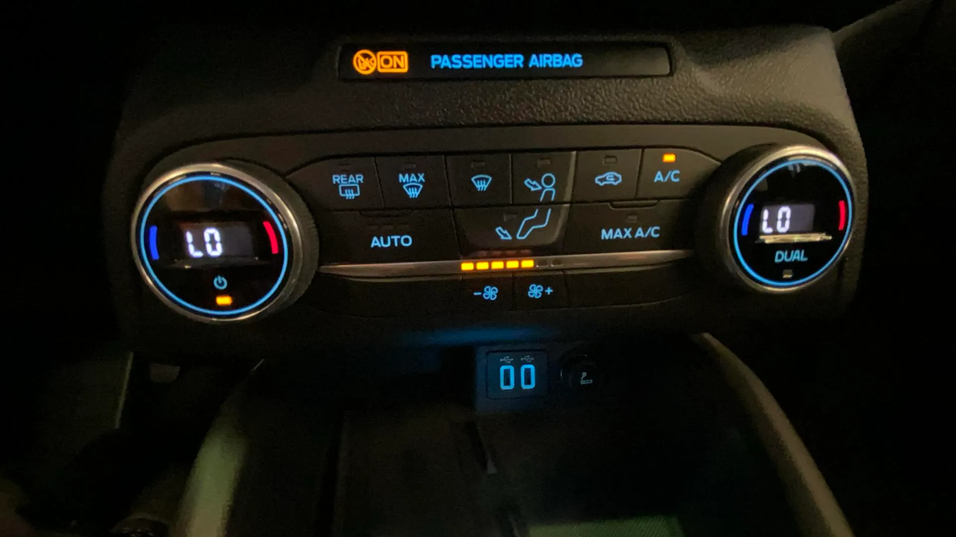 Ford Focus 1.5 EcoBlue Trend+ - foto 31