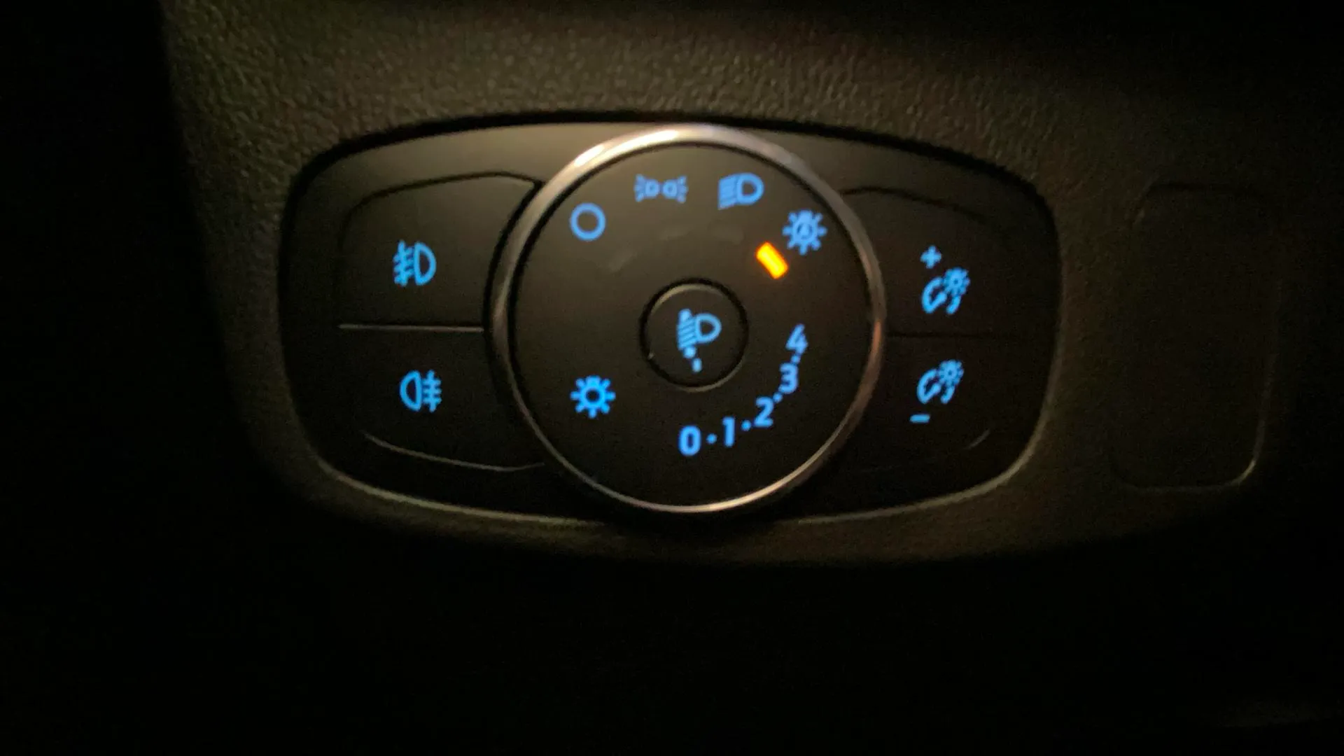 Ford Focus 1.5 EcoBlue Trend+ - foto 35