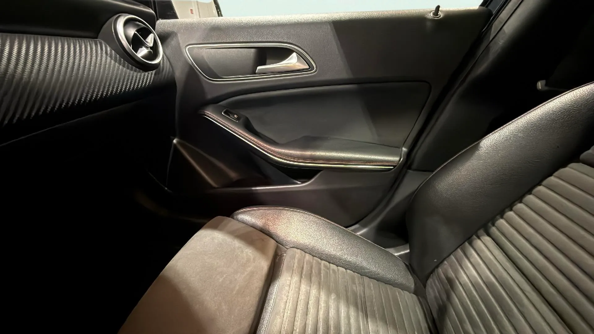 Mercedes-Benz Clase A A 200 d AMG Line - foto 16