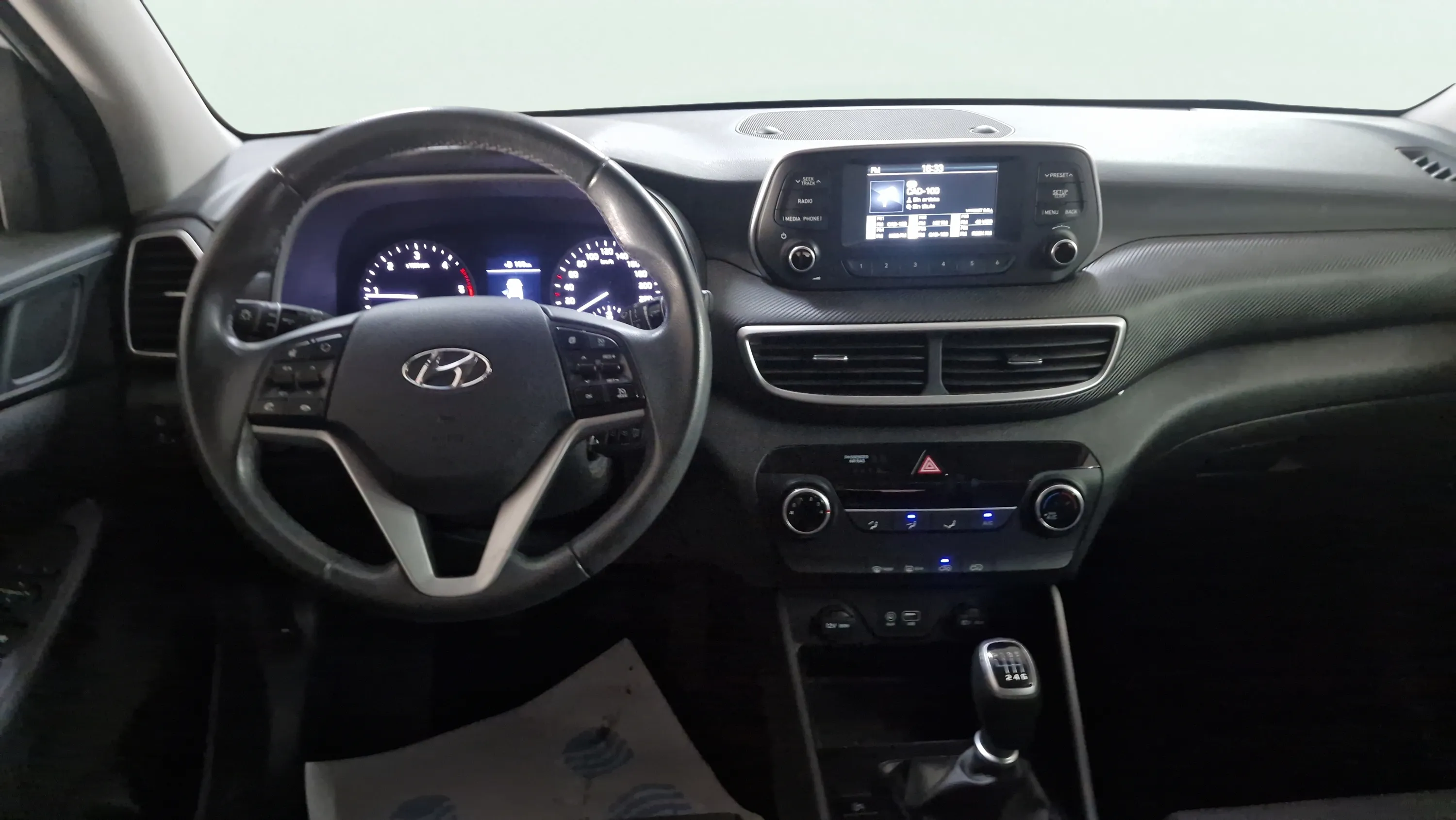 Hyundai Tucson 1.6 CRDi Essence 4x2 - foto 12
