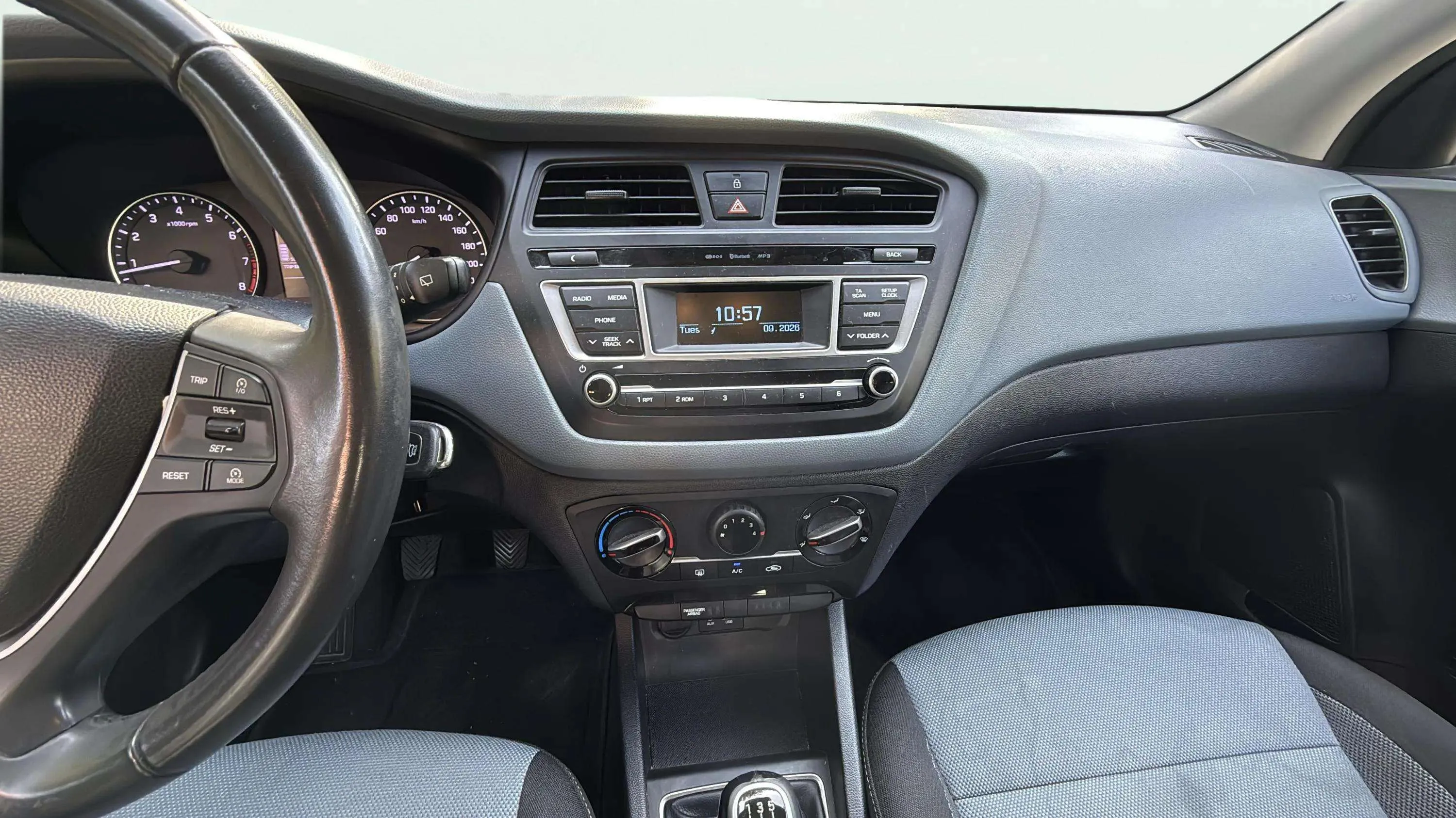 Hyundai i20 1.2 MPI Essence - foto 10