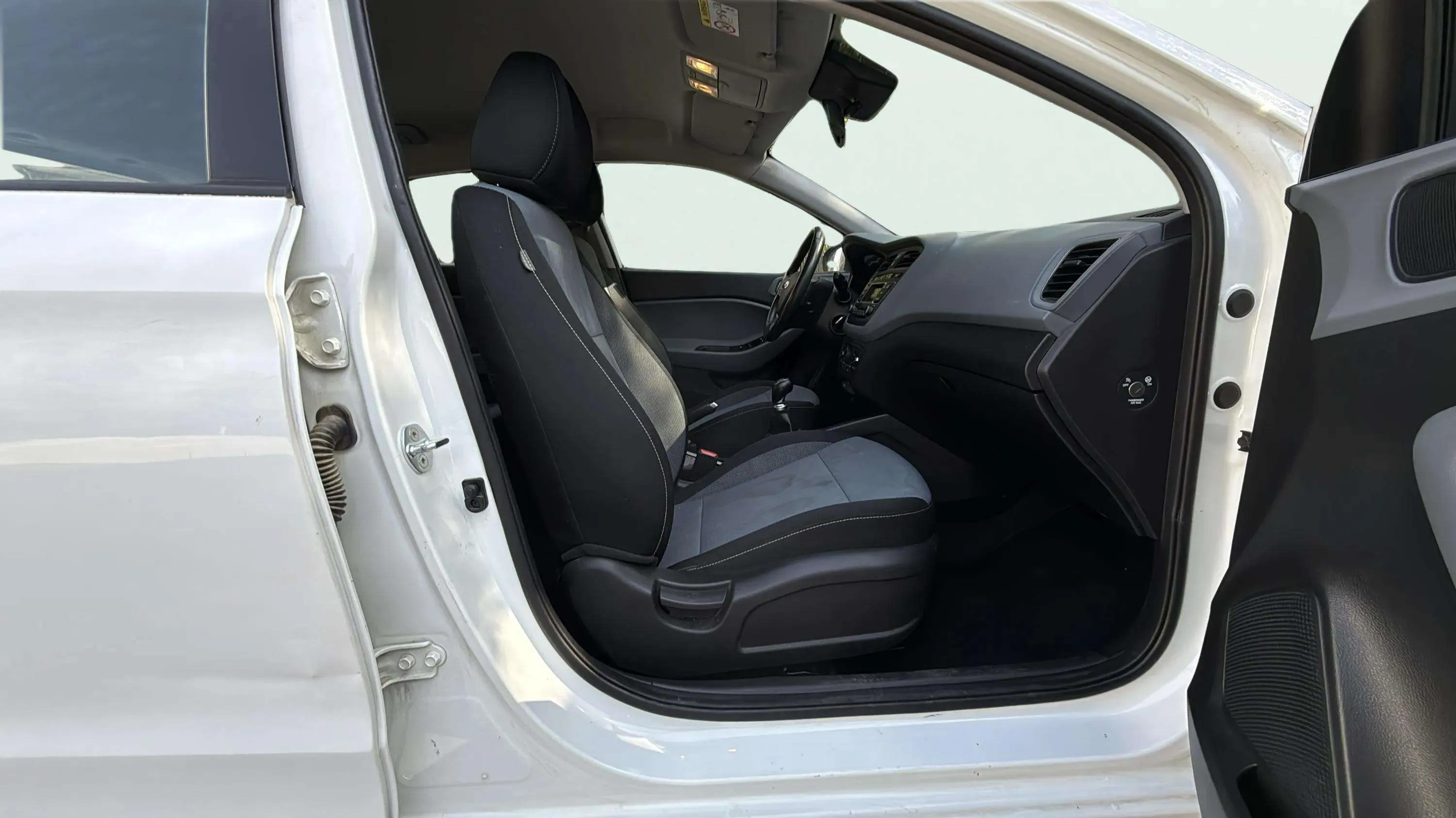 Hyundai i20 1.2 MPI Essence - foto 13