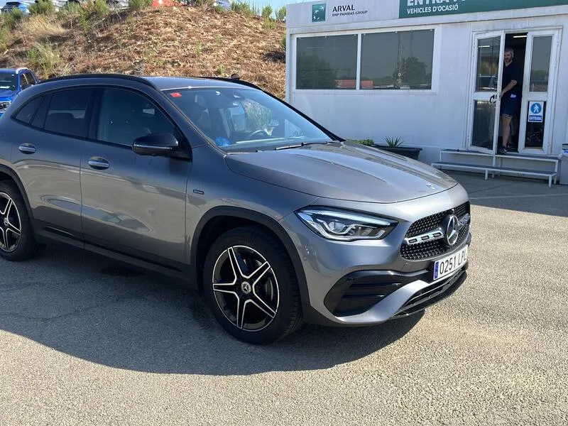 Mercedes-Benz GLA 250e - foto 8