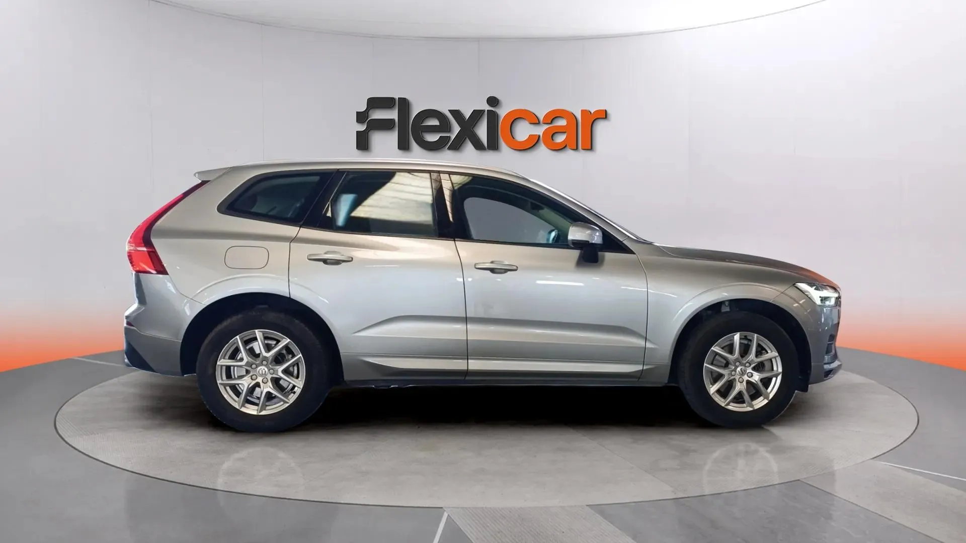 Volvo XC60 2.0 T4 Momentum - foto 2