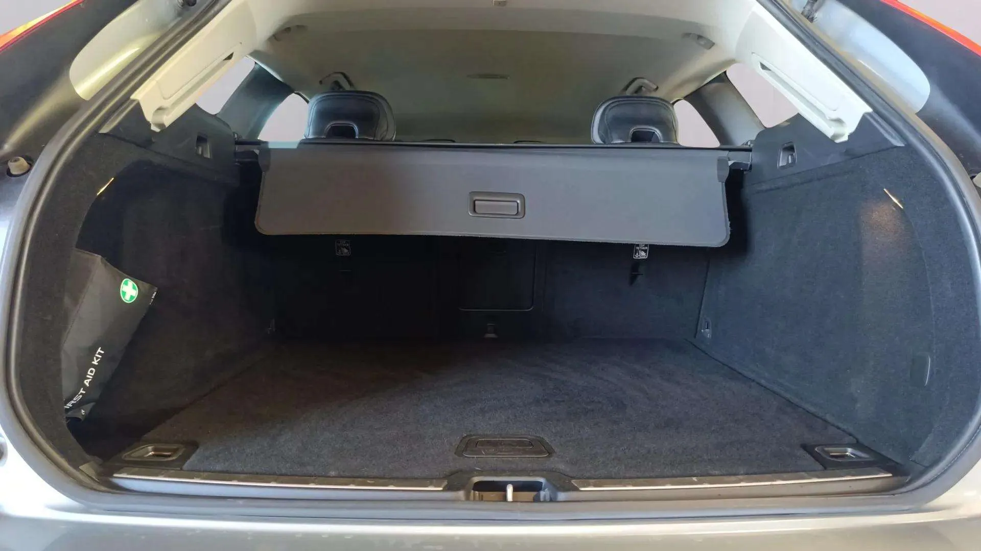 Volvo XC60 2.0 T4 Momentum - foto 30