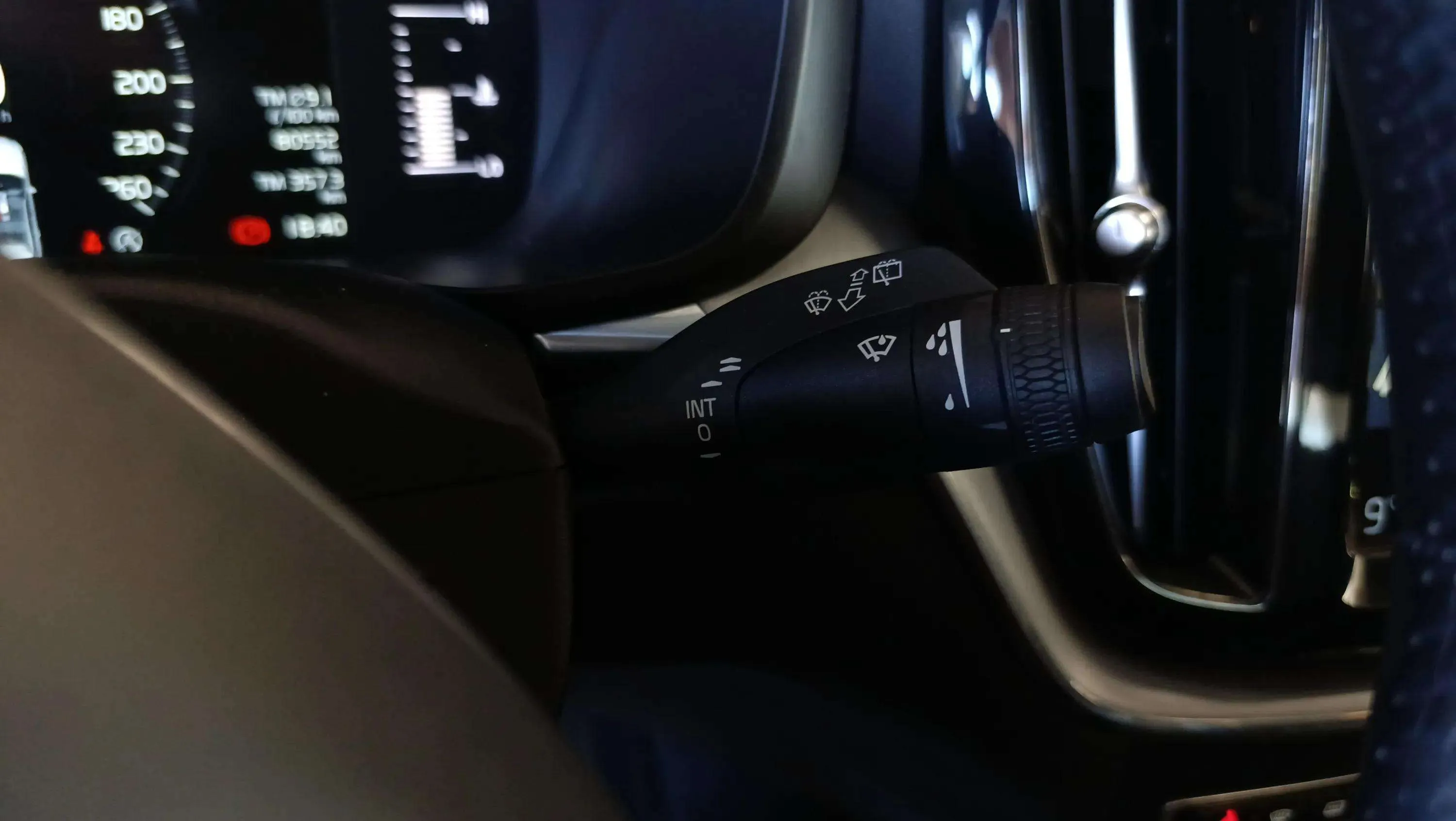 Volvo XC60 2.0 T4 Momentum - foto 14