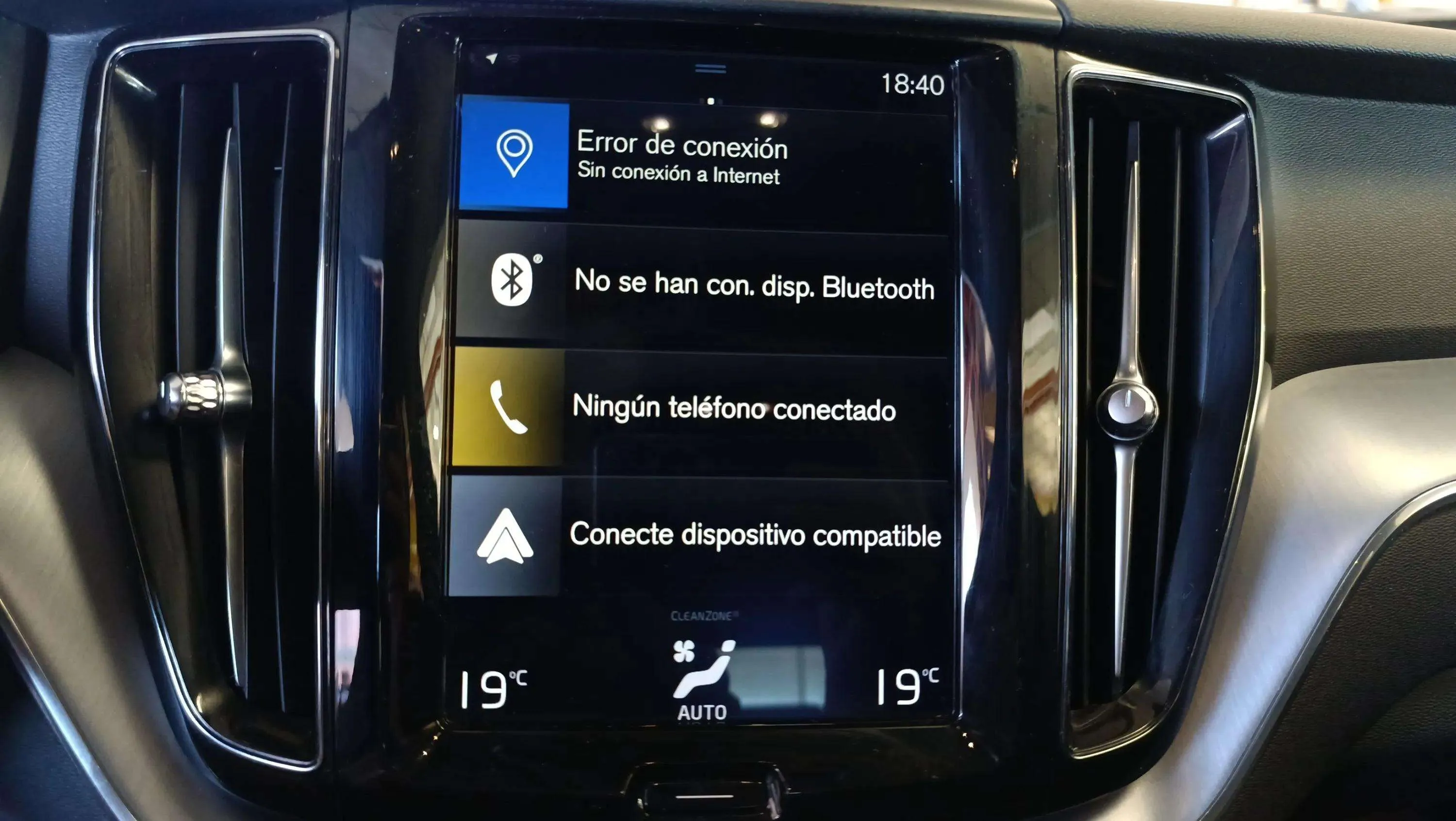 Volvo XC60 2.0 T4 Momentum - foto 17