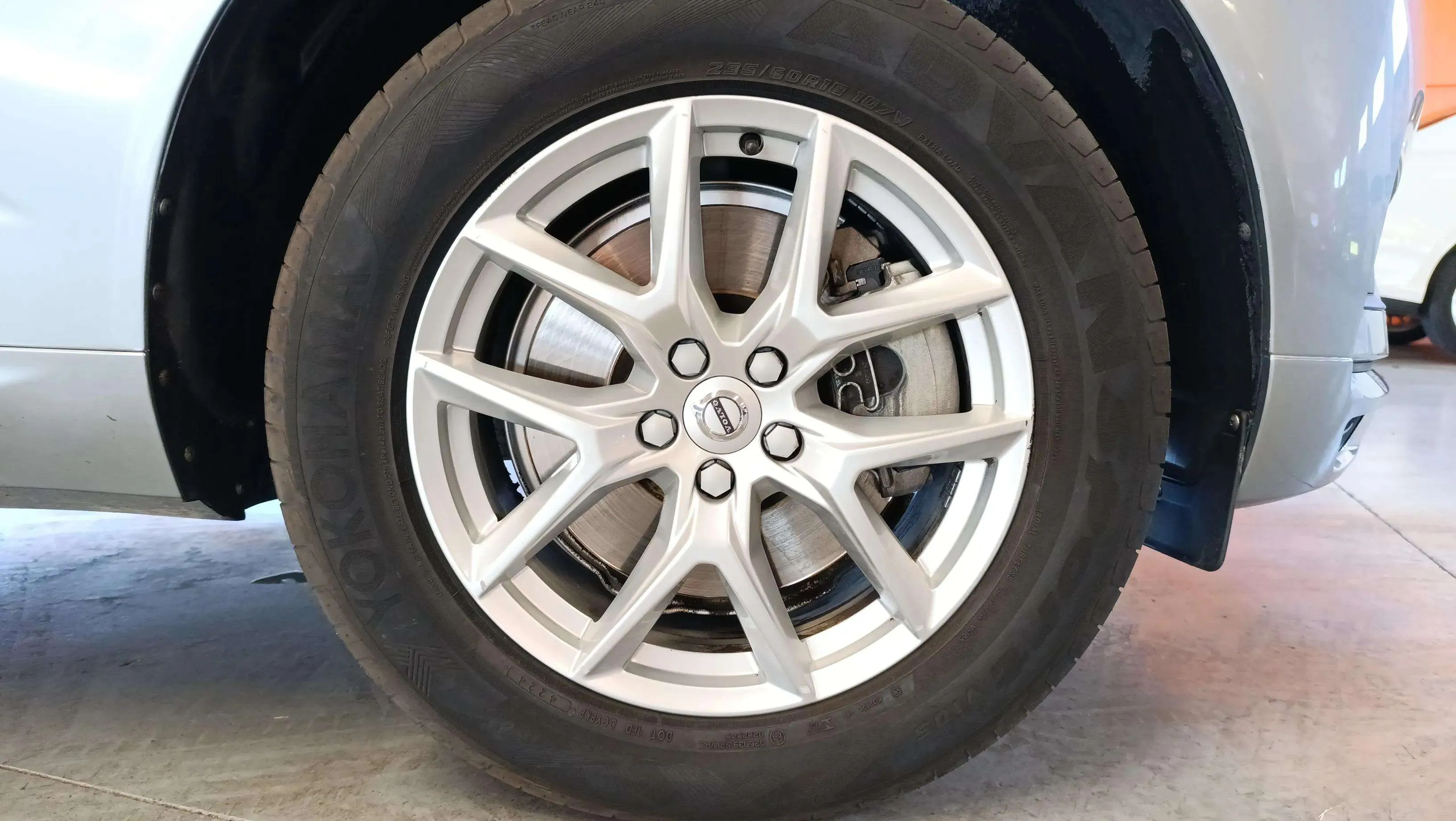Volvo XC60 2.0 T4 Momentum - foto 32